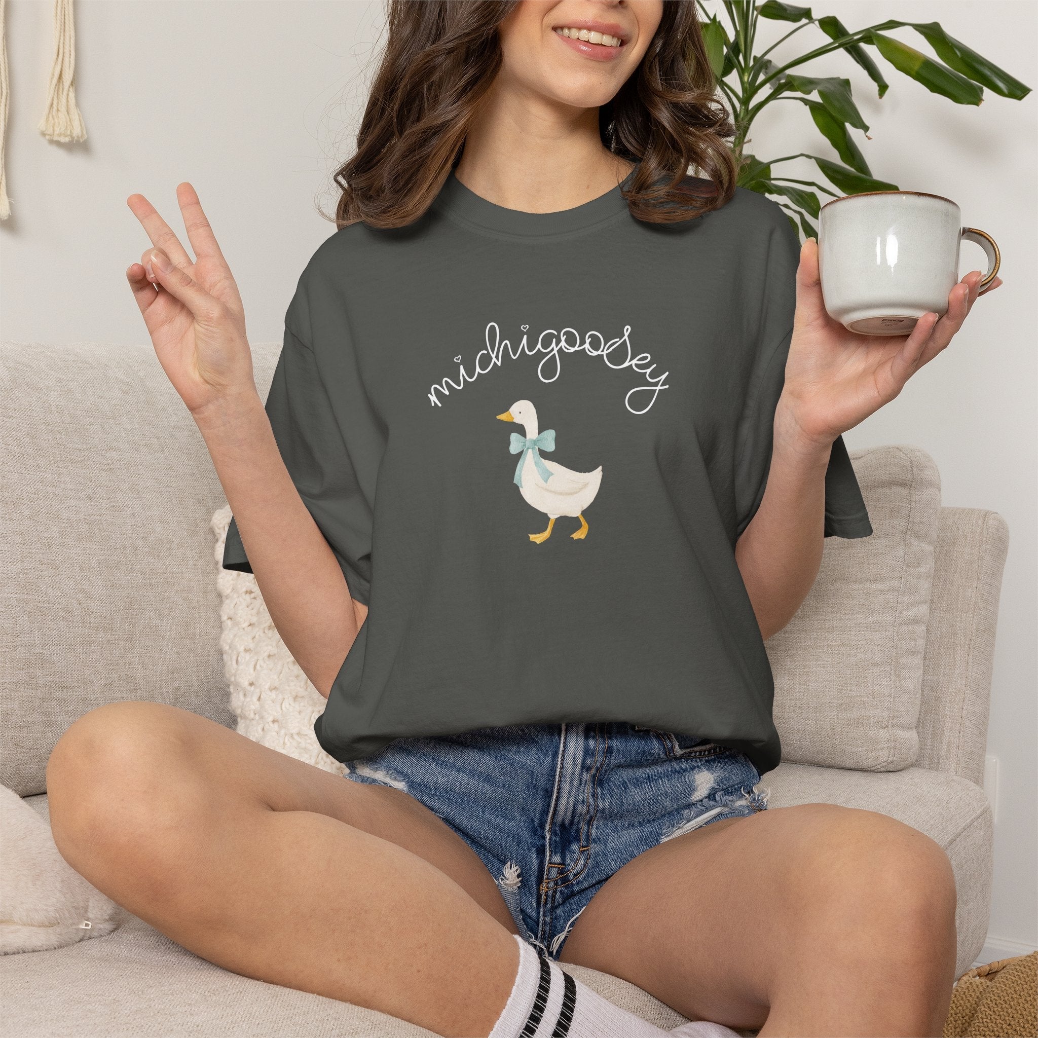 Michigoosey Silly Goose Michigan T-Shirt, cute goose with bow Michigan Gift souvenir T-Shirt La Vie Bien Michigoosey Silly Goose Michigan T-Shirt, cute goose with bow Michigan Gift souvenir