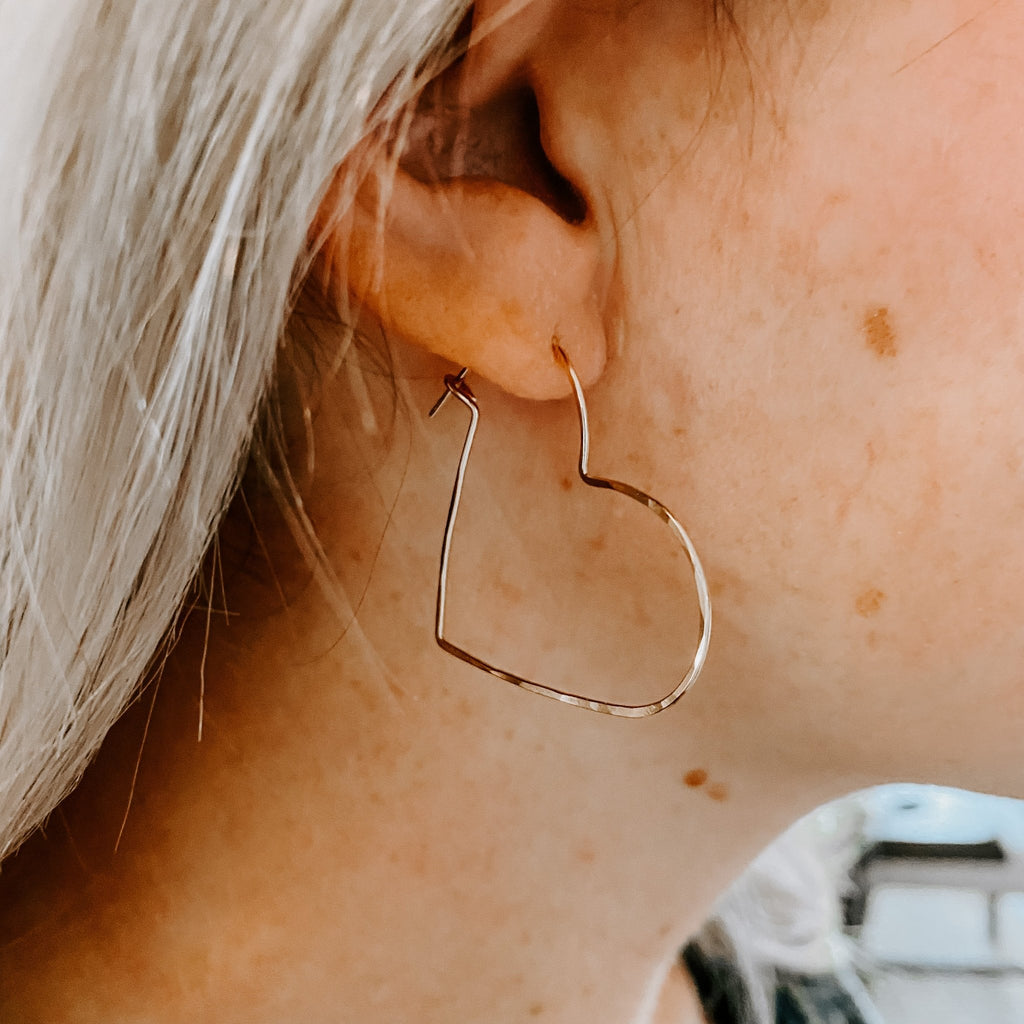 Mini Heart Shaped Threader Earrings Earrings La Vie Bien Mini Heart Shaped Threader Earrings