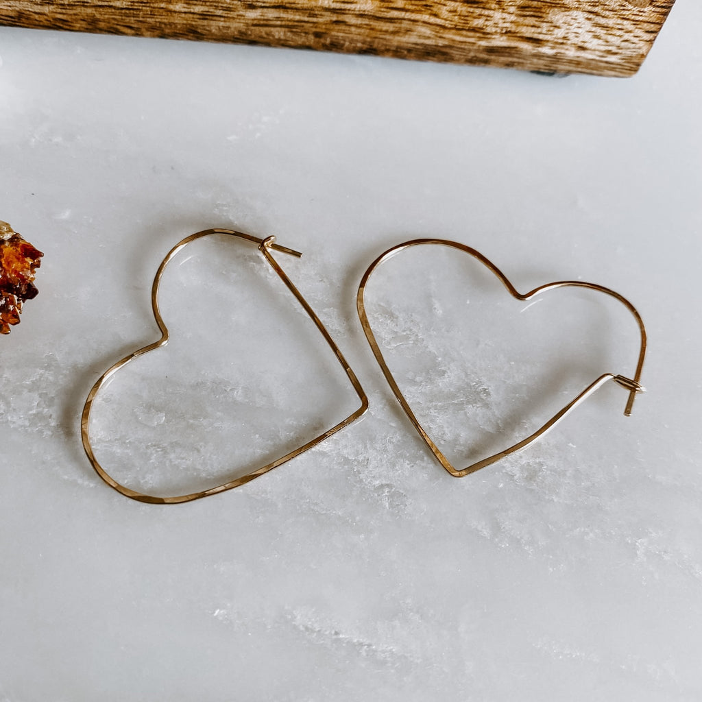 Mini Heart Shaped Threader Earrings Earrings La Vie Bien Mini Heart Shaped Threader Earrings