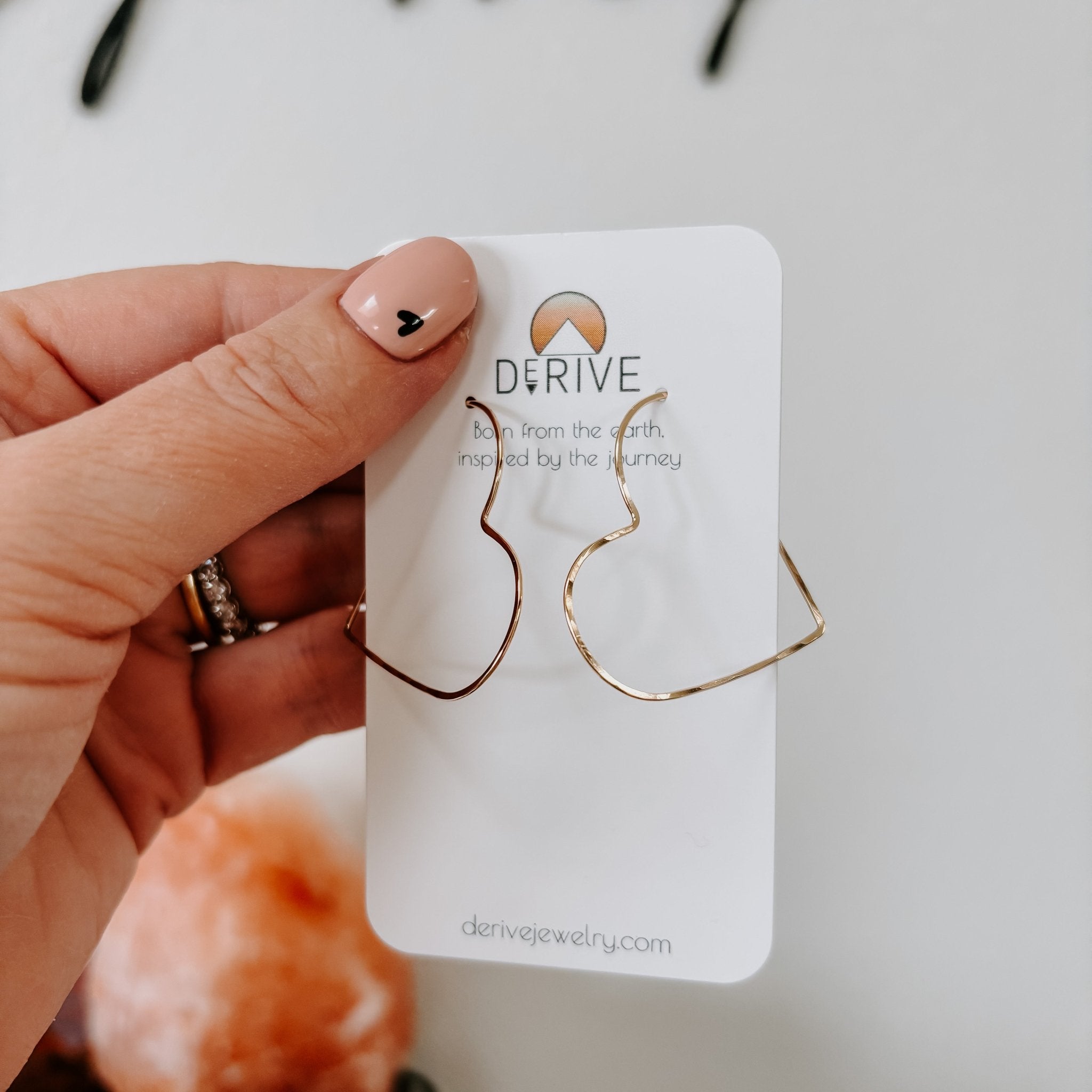 Mini Heart Shaped Threader Earrings Earrings La Vie Bien Mini Heart Shaped Threader Earrings