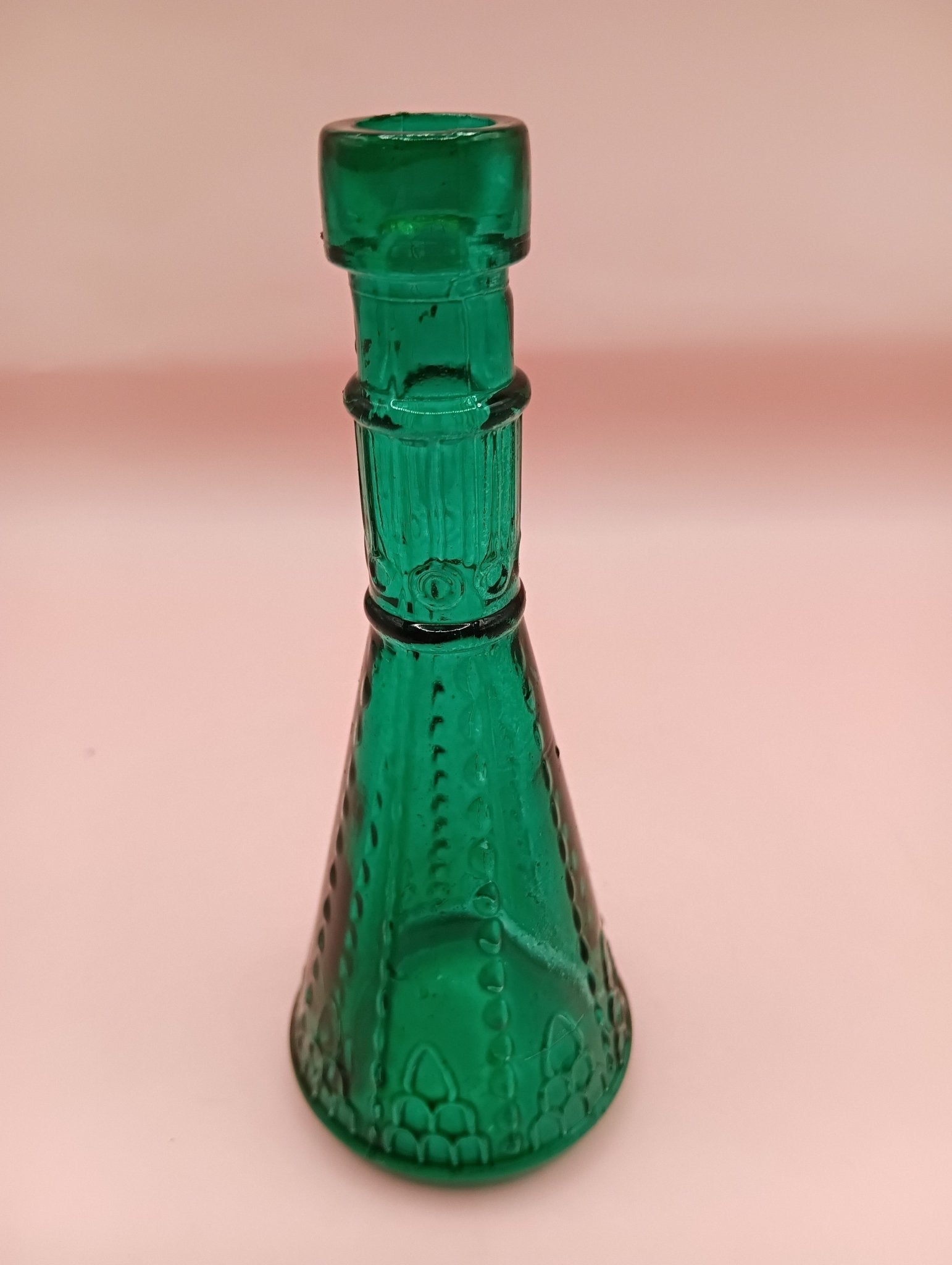 Miniature Apothecary Glass Bottle – Vintage 4.8" x 1.9" – Colored Glass Bud Vase (No Stopper Included) Accent Decor La Vie Bien Miniature Apothecary Glass Bottle – Vintage 4.8" x 1.9" – Colored Glass Bud Vase (No Stopper Included)