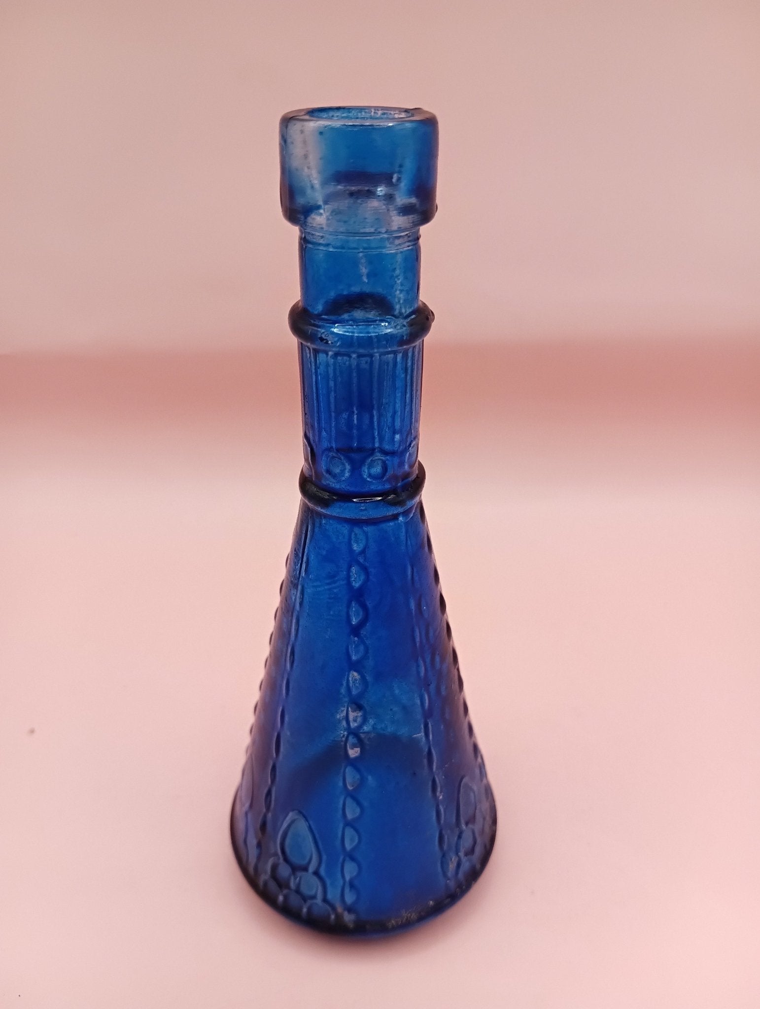 Miniature Apothecary Glass Bottle – Vintage 4.8" x 1.9" – Colored Glass Bud Vase (No Stopper Included) Accent Decor La Vie Bien Miniature Apothecary Glass Bottle – Vintage 4.8" x 1.9" – Colored Glass Bud Vase (No Stopper Included)