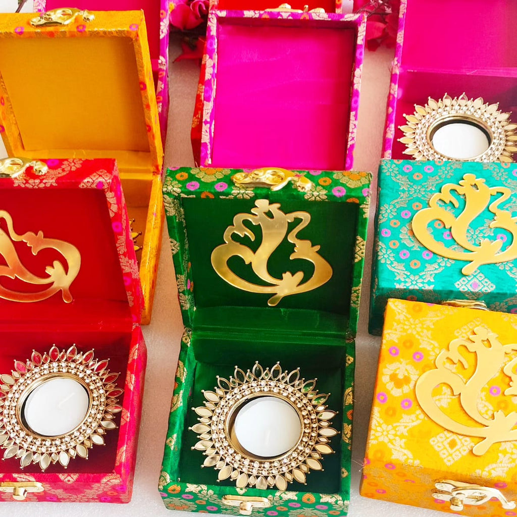 Mirror Diya with Box & Ganesha/Happy Diwali Cut Out La Vie Bien Mirror Diya with Box & Ganesha/Happy Diwali Cut Out