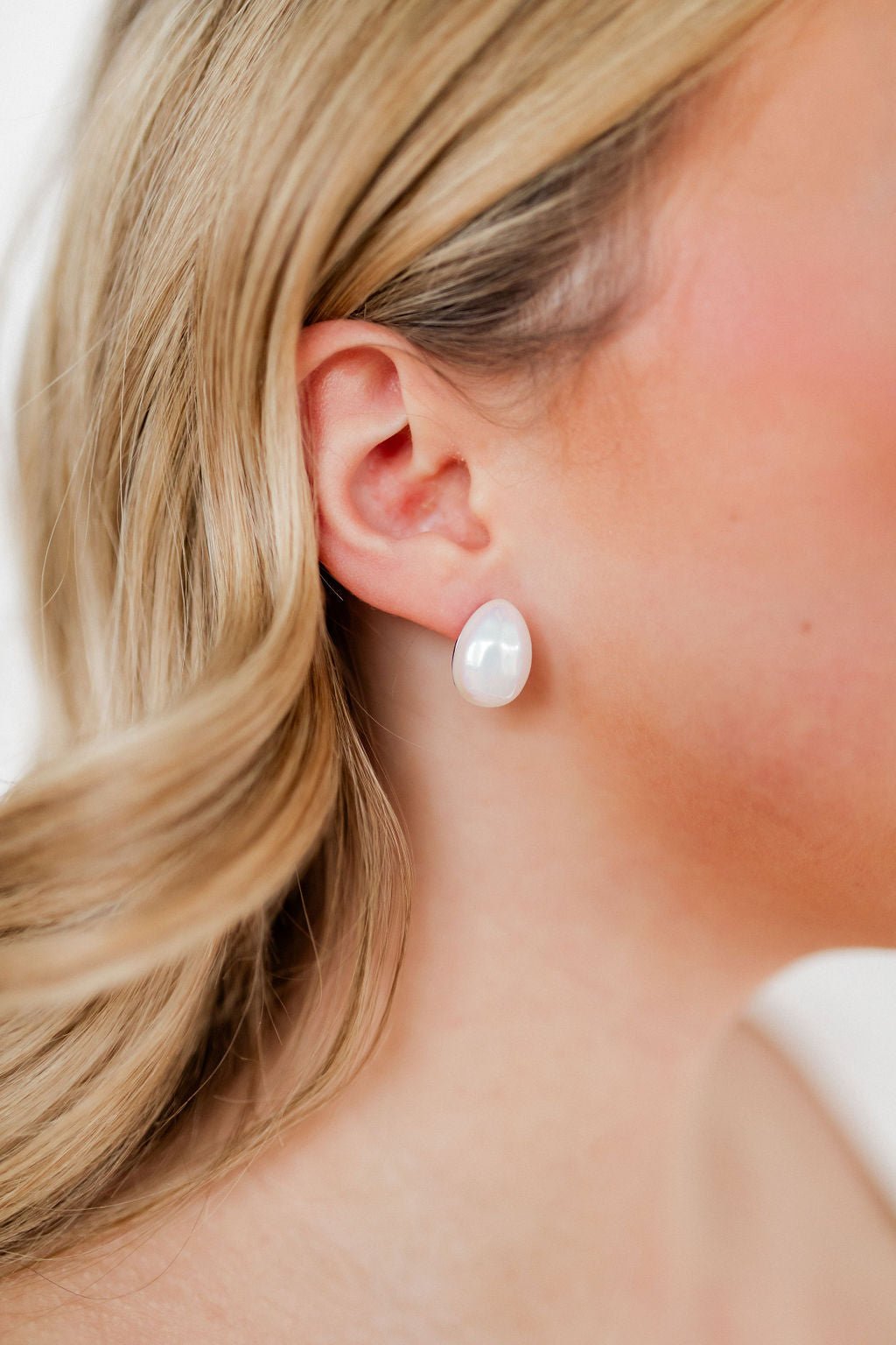 Monica Pearl Stud - White
