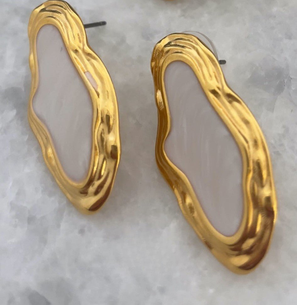 Mother-Of-Pearl Studs Earrings La Vie Bien Mother-Of-Pearl Studs
