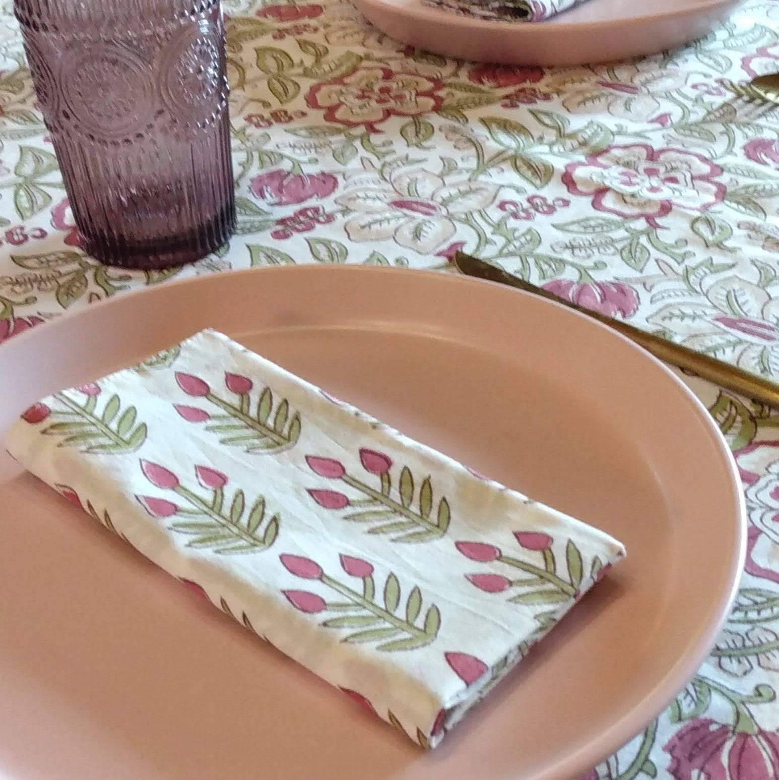 Napkin Set: Holiday Red & Green Tulip Print by Dekko Trading