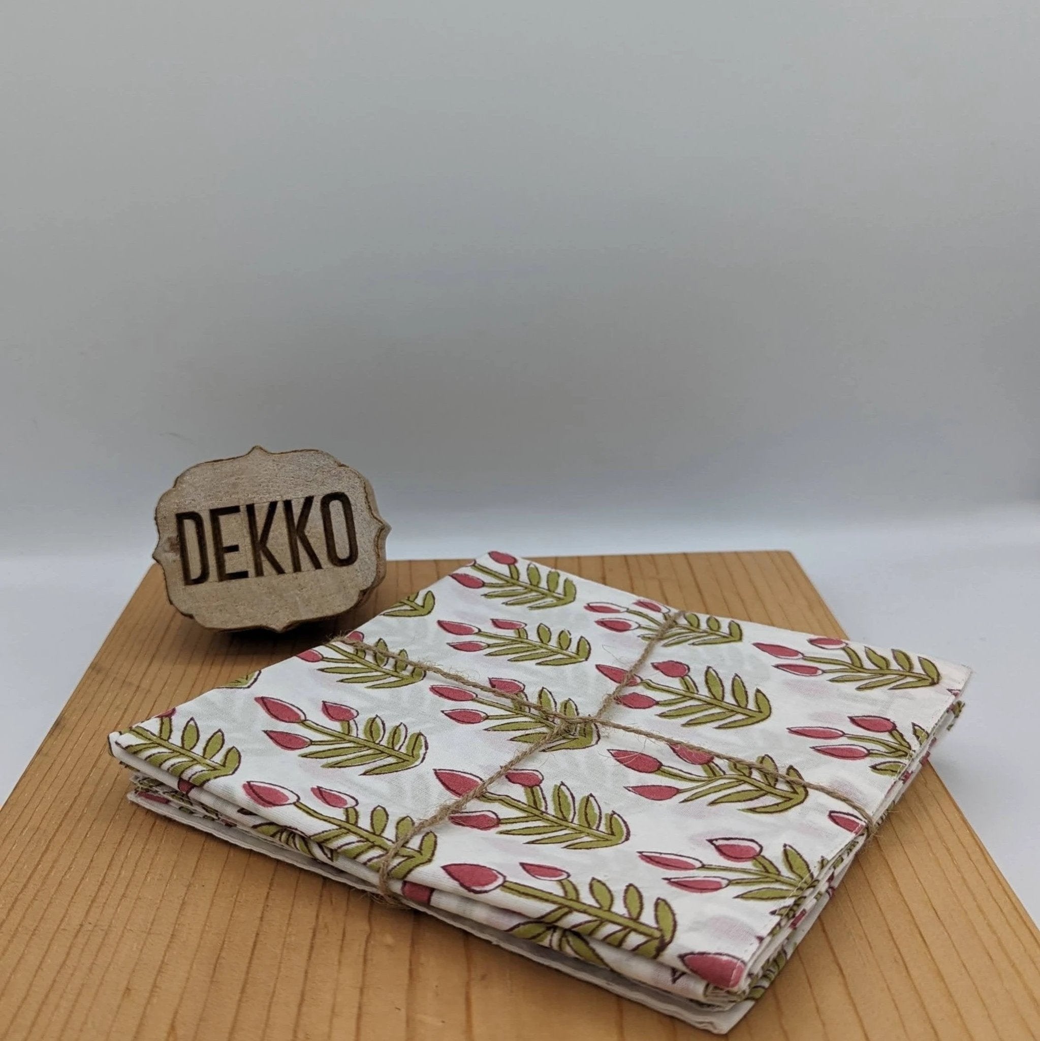 Napkin Set: Holiday Red & Green Tulip Print by Dekko Trading