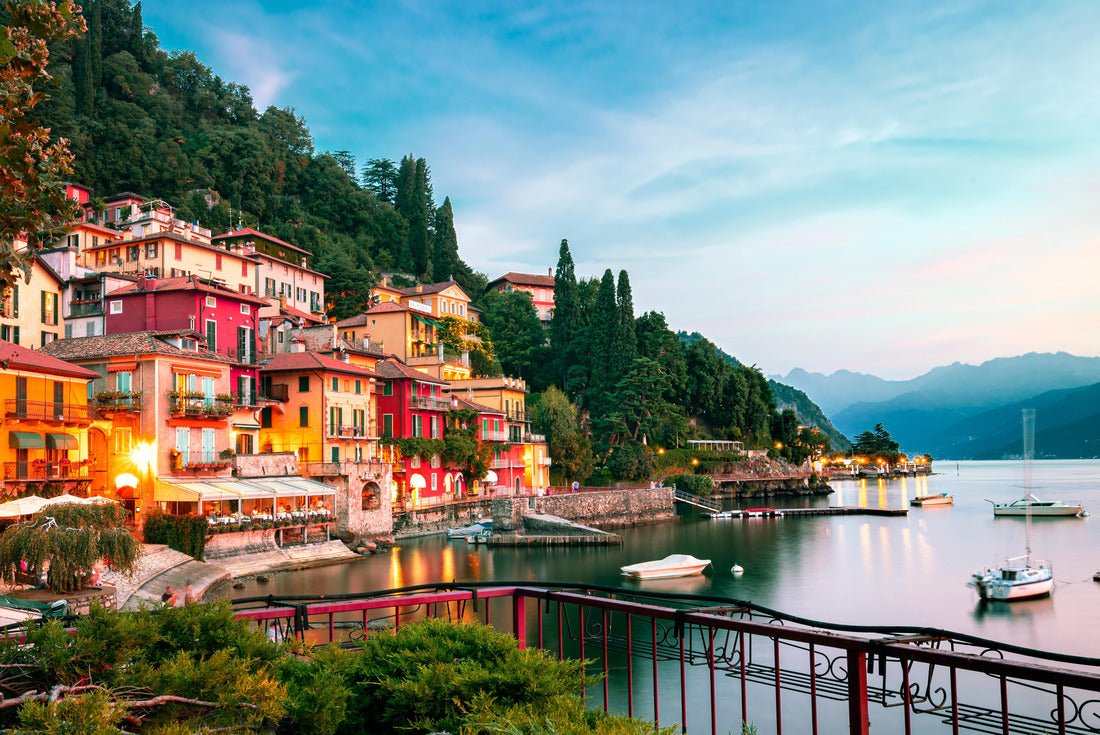 Old town of Varenna - picturesque sunset on Lake Como, Italy 2000pc Puzzle La Vie Bien Old town of Varenna - picturesque sunset on Lake Como, Italy 2000pc Puzzle