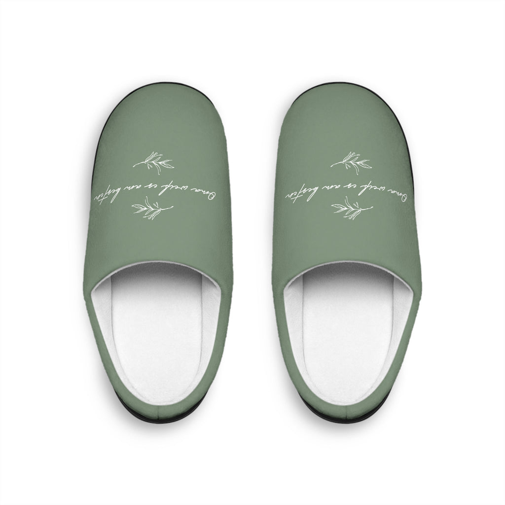 Oma weiß es am besten sage green slippers Slippers La Vie Bien Oma weiß es am besten sage green slippers