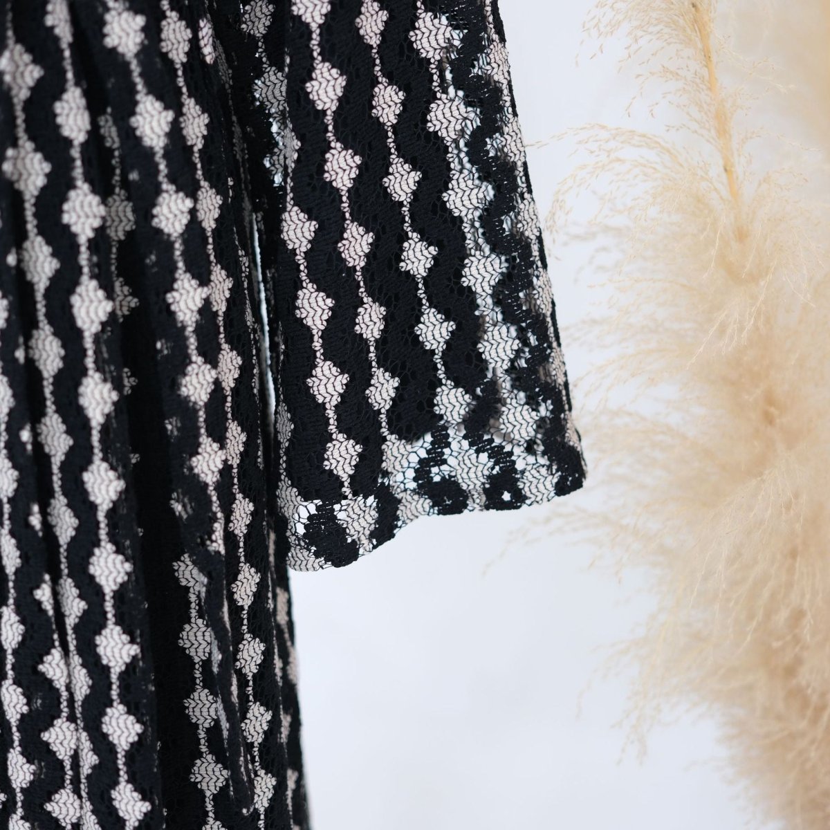 Openwork Lace Knit Open Abaya(MOA327) La Vie Bien Openwork Lace Knit Open Abaya(MOA327)