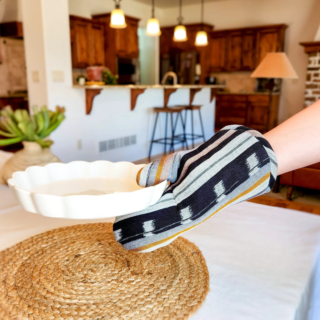 Oven Mitt by Upavim Crafts