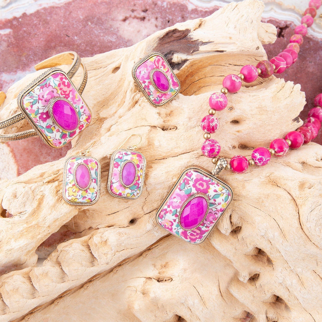 Pink Agate Stacked Stone Floral Pendant Necklace Necklaces La Vie Bien Pink Agate Stacked Stone Floral Pendant Necklace