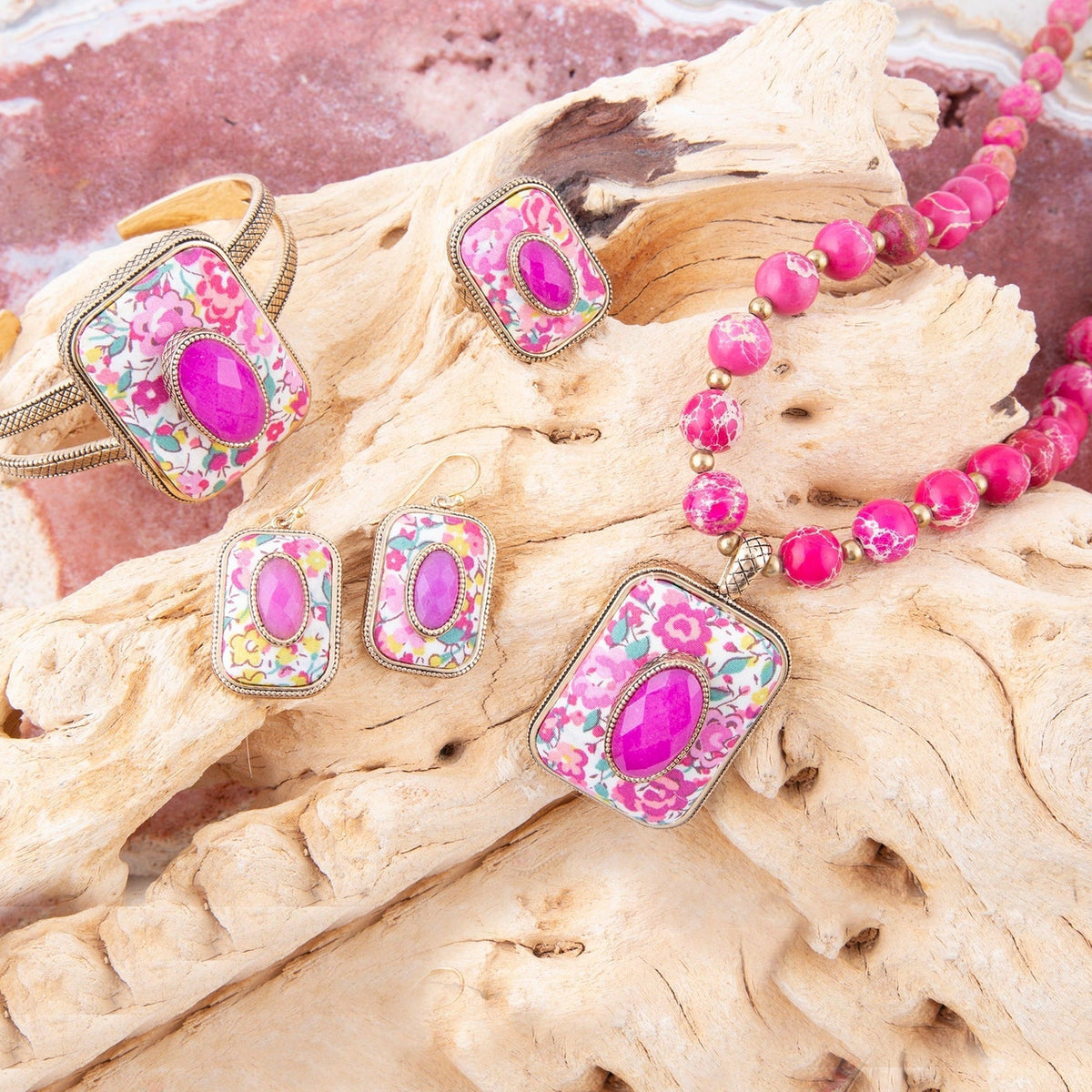 Pink Agate Stacked Stone Floral Pendant Necklace Necklaces La Vie Bien Pink Agate Stacked Stone Floral Pendant Necklace