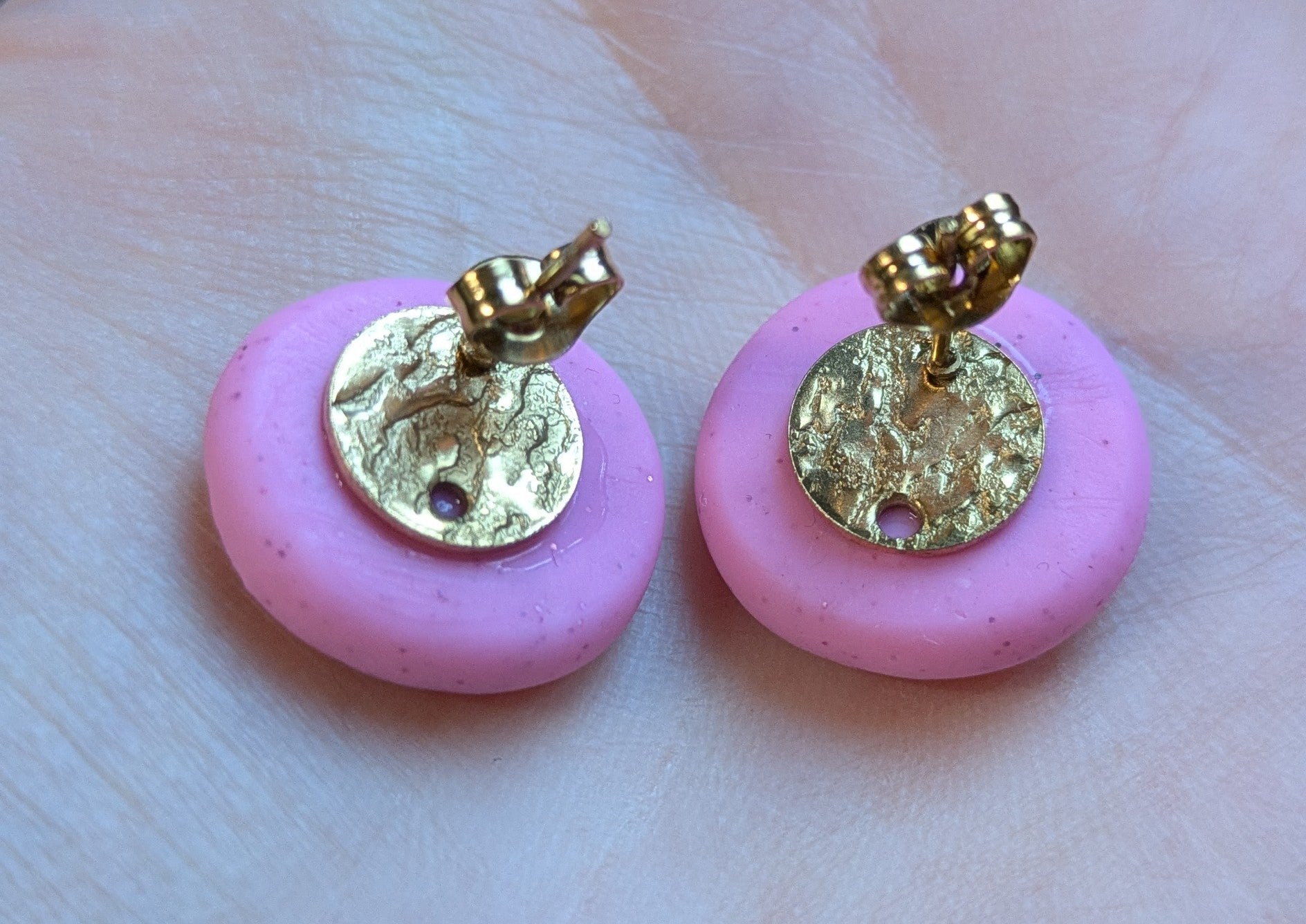 Pink letter K round stamped initial stud earrings, polymer clay Handmade Jewelry La Vie Bien Pink letter K round stamped initial stud earrings, polymer clay