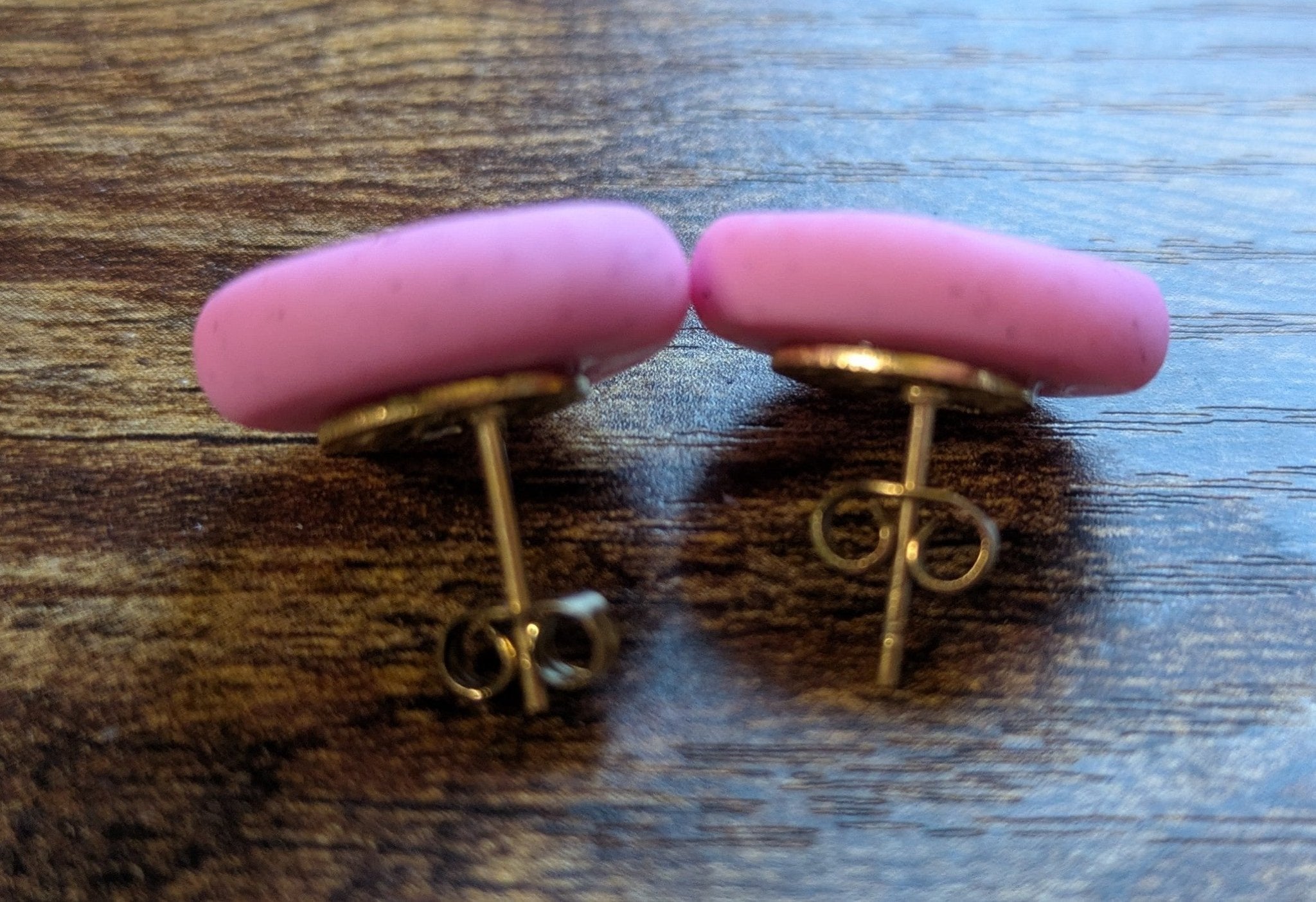 Pink letter K round stamped initial stud earrings, polymer clay Handmade Jewelry La Vie Bien Pink letter K round stamped initial stud earrings, polymer clay
