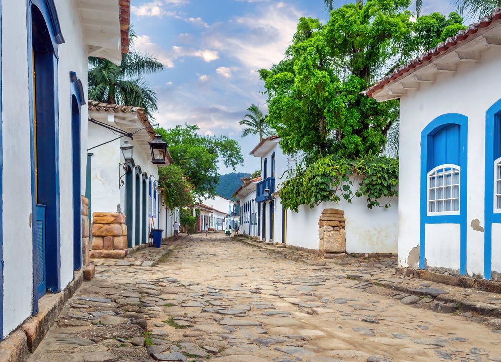 Portuguese colonial style architecture building in Paraty, Brazil 1000pc Puzzle La Vie Bien Portuguese colonial style architecture building in Paraty, Brazil 1000pc Puzzle