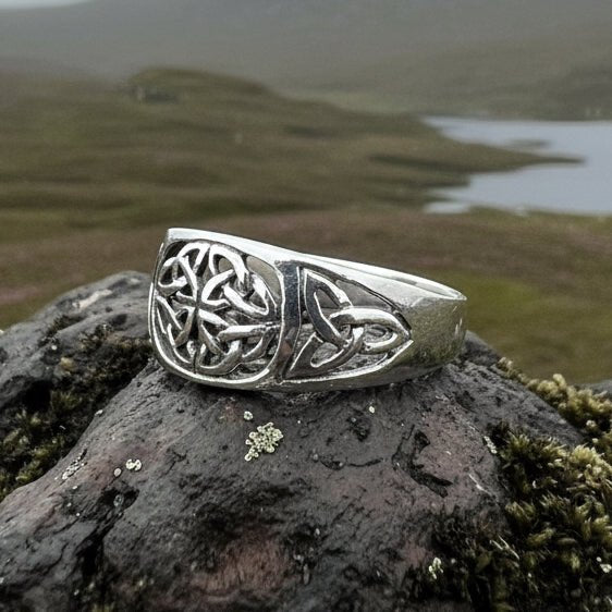 Radelia Celtic Knot Ring in Sterling Silver La Vie Bien Radelia Celtic Knot Ring in Sterling Silver