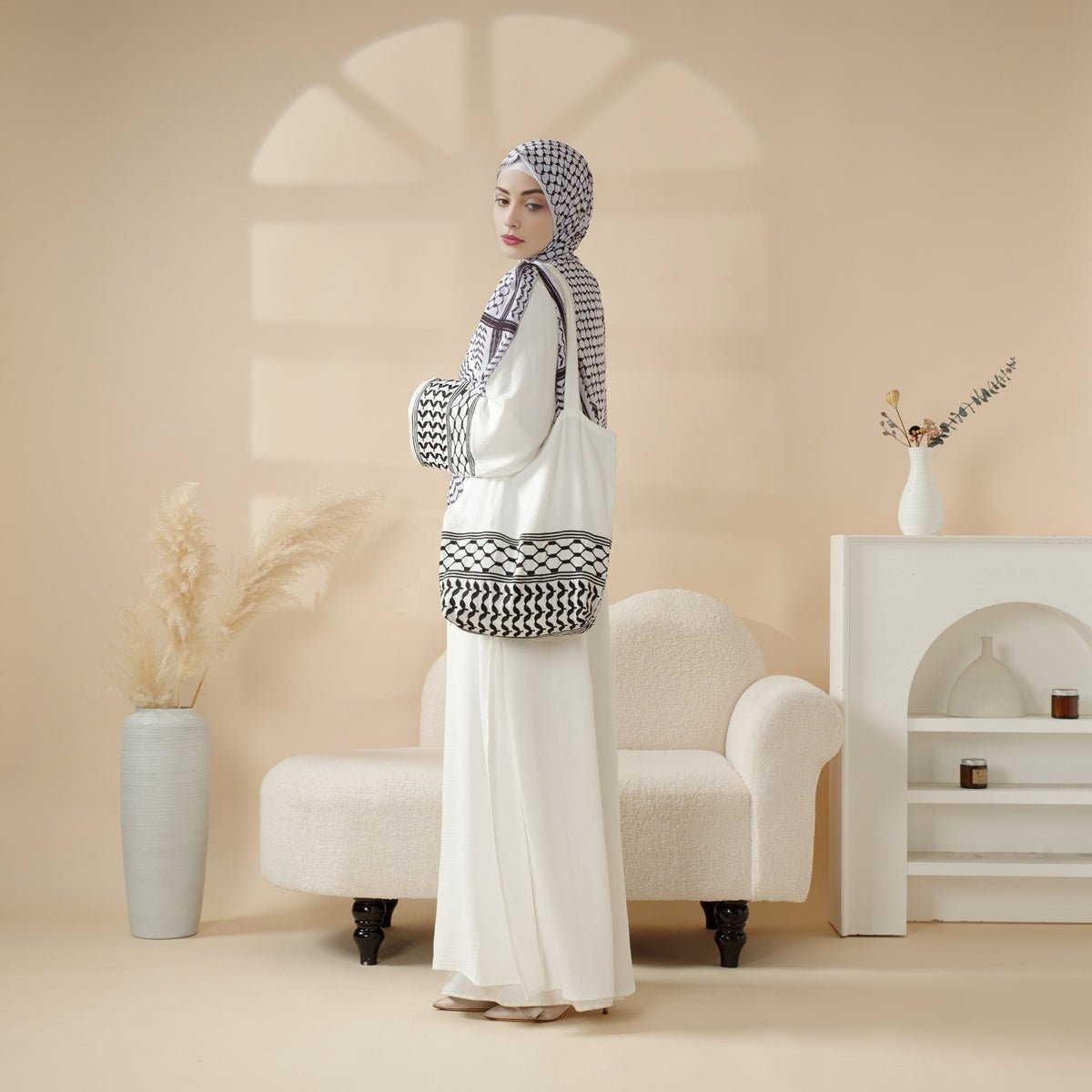 Ramadan Gift Box 2025 | Ramadan Celebration Present Box (MR069) La Vie Bien Ramadan Gift Box 2025 | Ramadan Celebration Present Box (MR069)