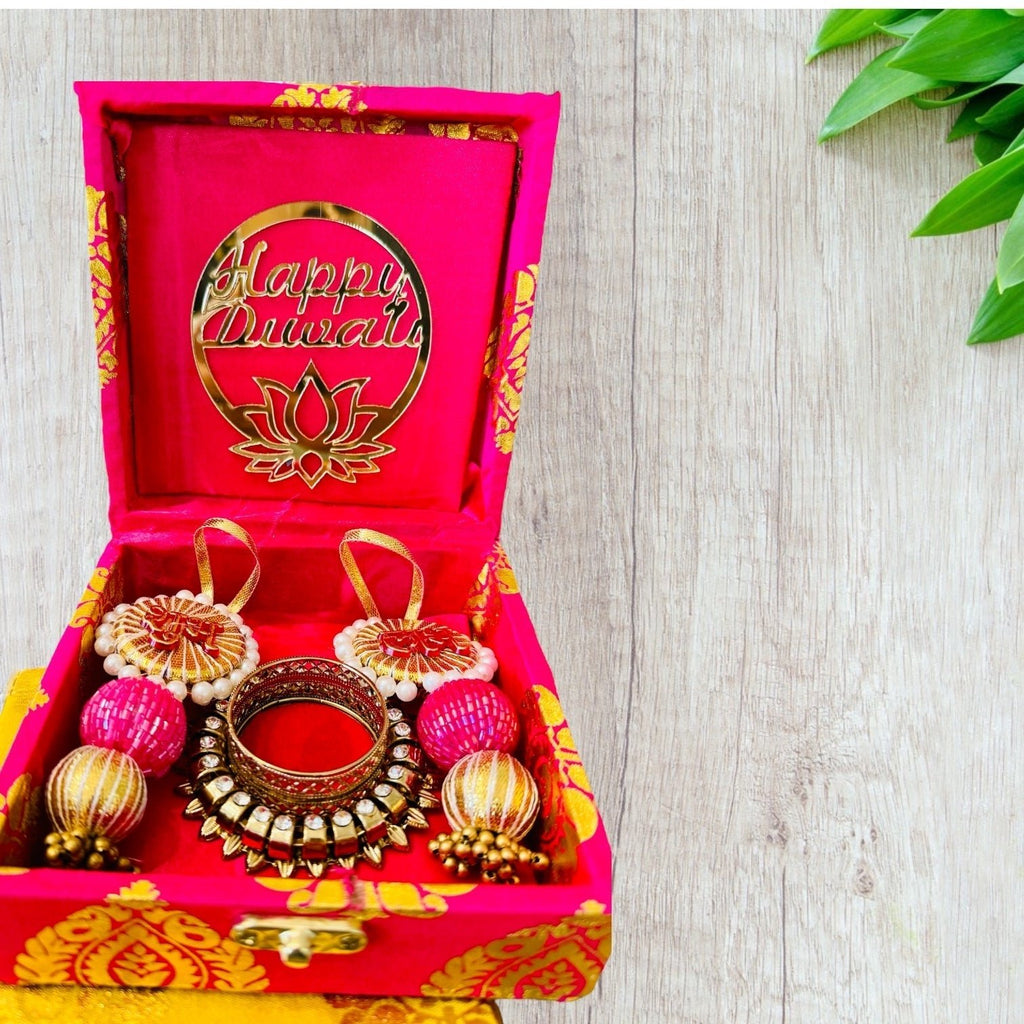 Ready-to-Gift Combos - Shubh Labh & Diyas in Gift Box & Happy Diwali Decal La Vie Bien Ready-to-Gift Combos - Shubh Labh & Diyas in Gift Box & Happy Diwali Decal