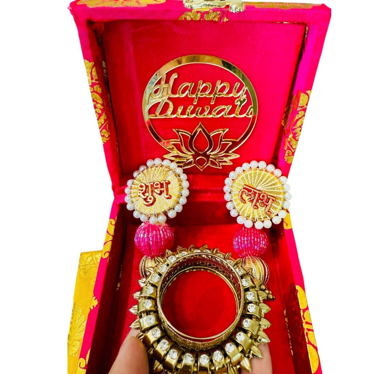 Ready-to-Gift Combos - Shubh Labh & Diyas in Gift Box & Happy Diwali Decal La Vie Bien Ready-to-Gift Combos - Shubh Labh & Diyas in Gift Box & Happy Diwali Decal