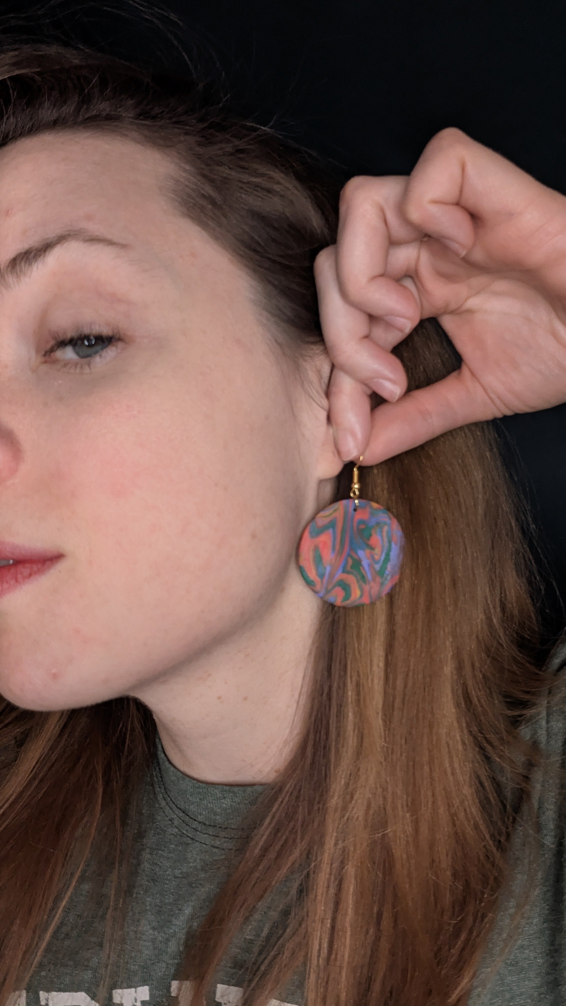 Boucles d'oreilles en argile polymère arc-en-ciel - sans nickel, pour oreilles percées, bijoux faits main parfaits pour offrir