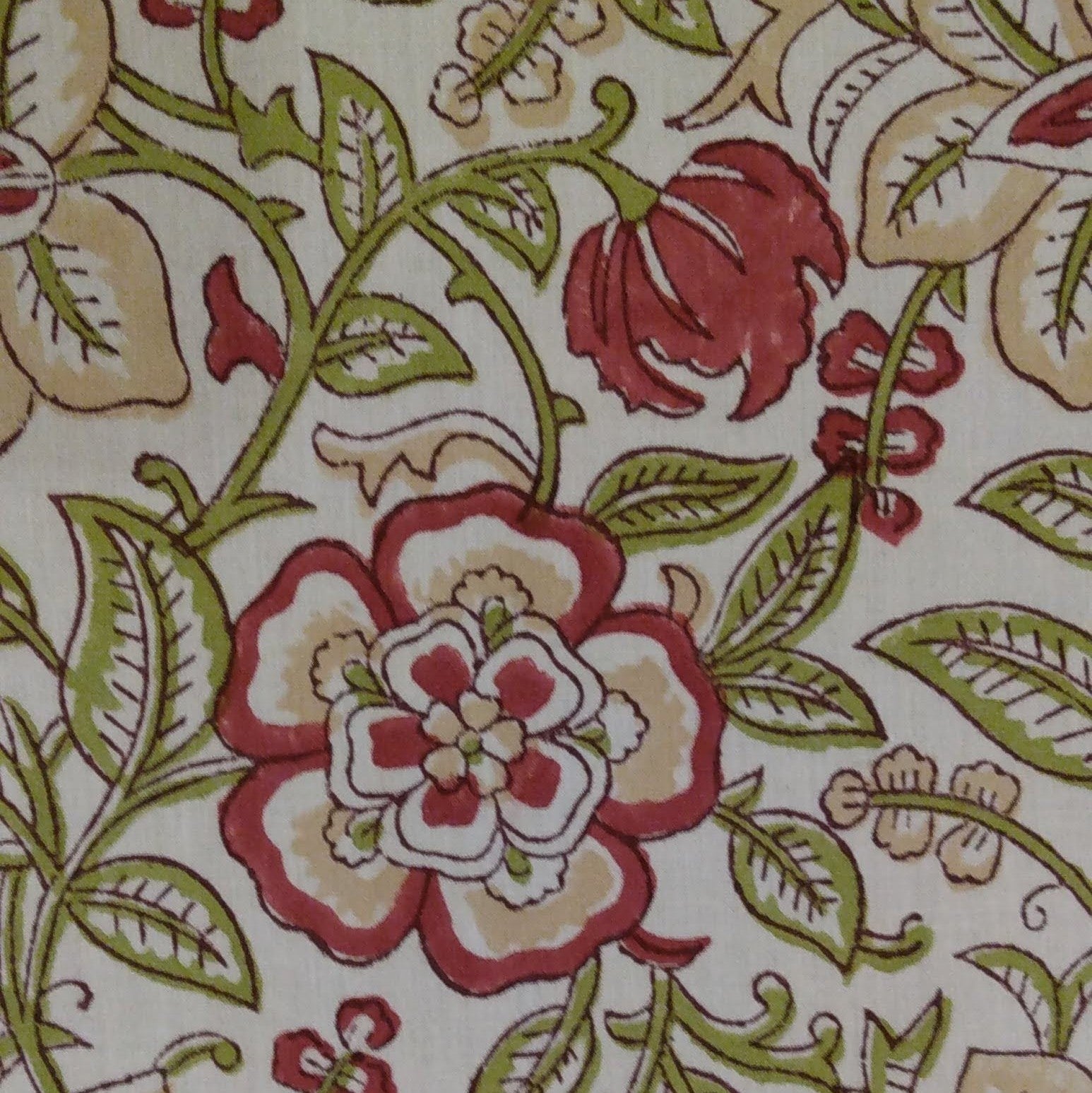 Napkin Set: Holiday Red & Green Floral