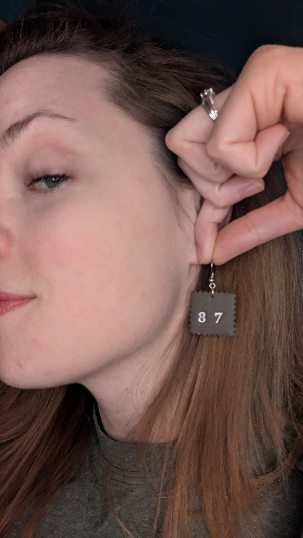 1987 square 80s baby earrings - brown