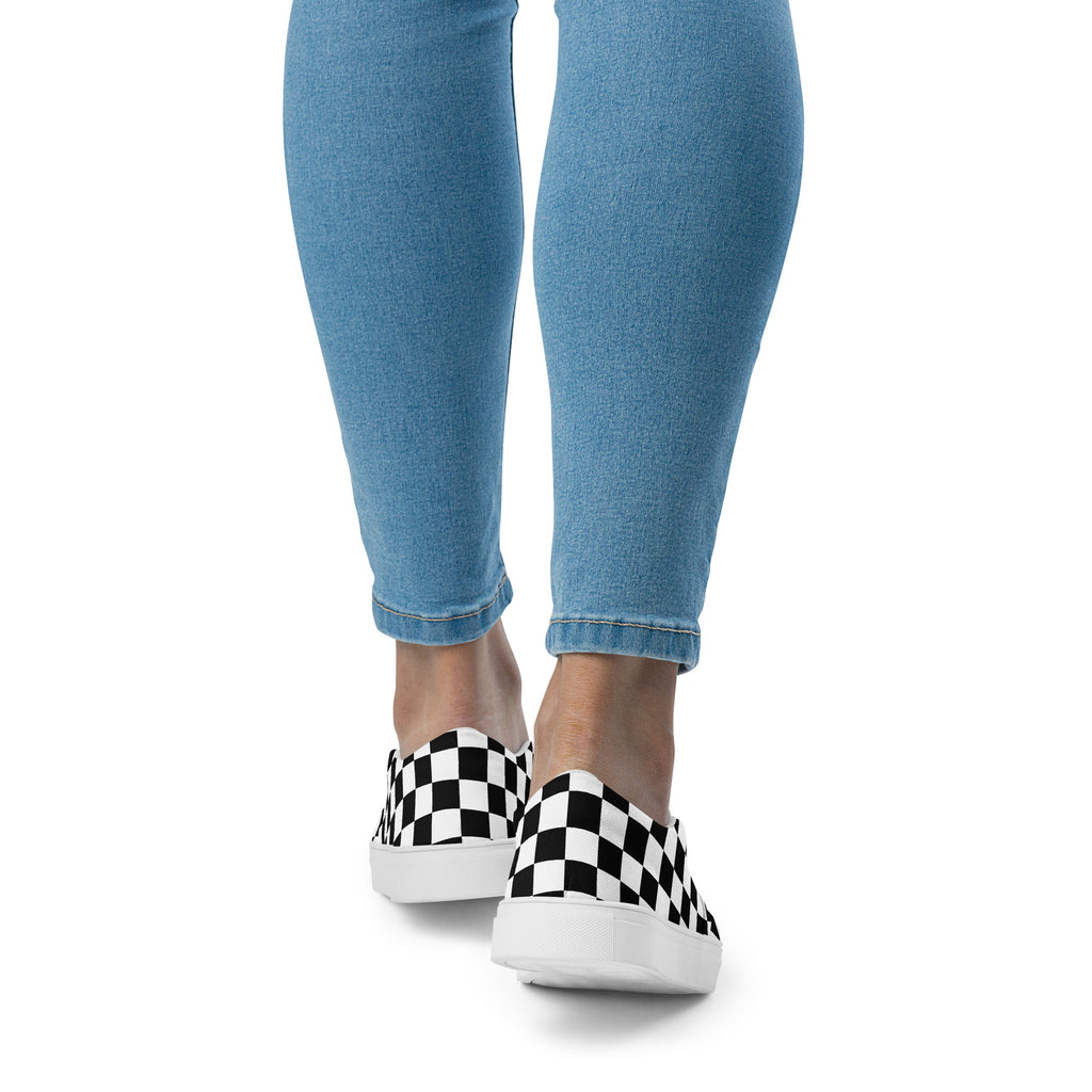 Women’s checkered slip-on canvas shoes