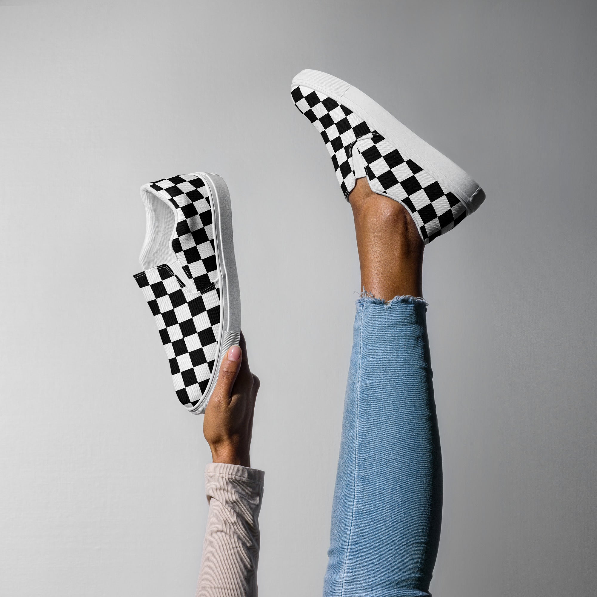 Women’s checkered slip-on canvas shoes