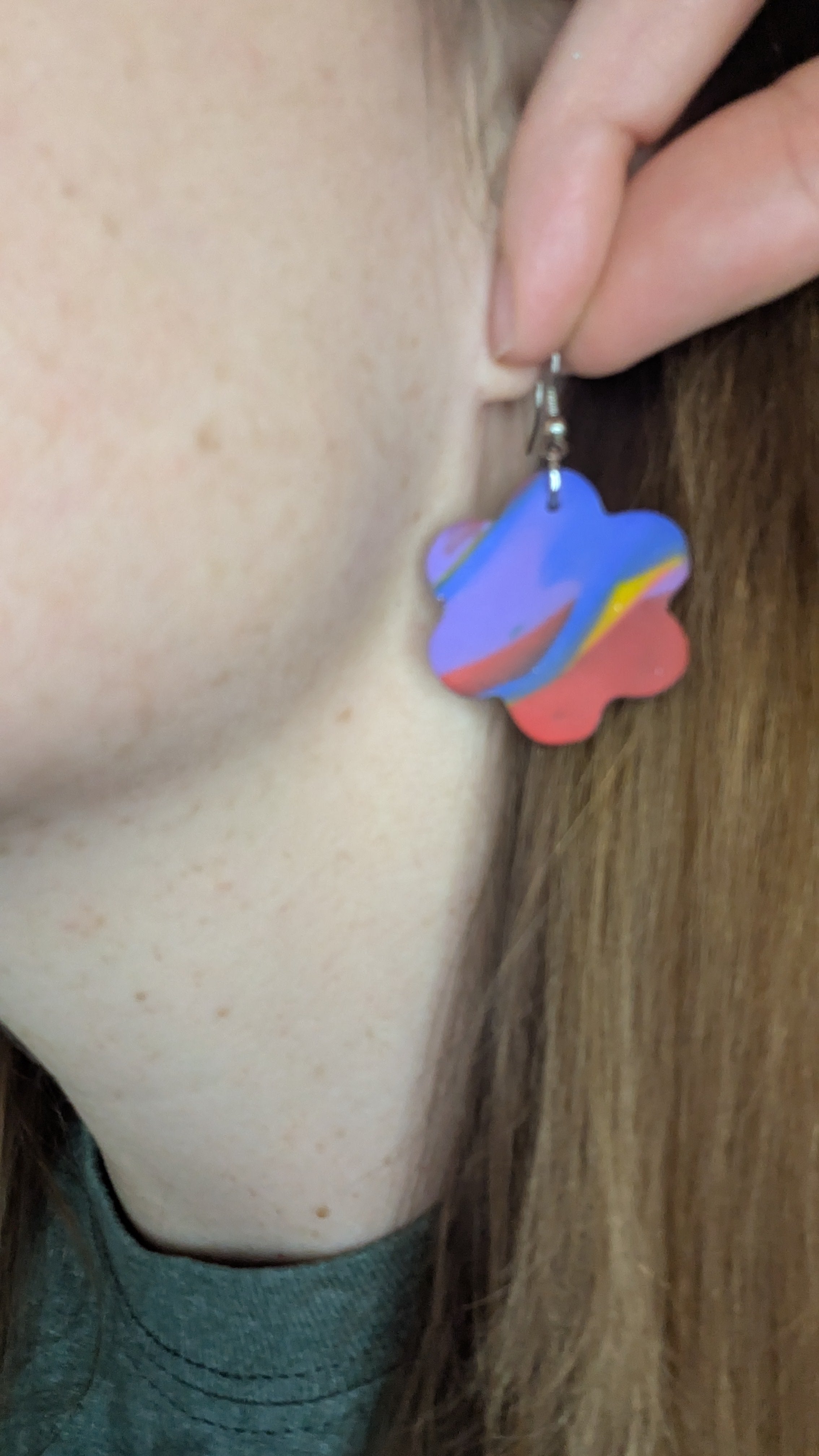 Boucles d'oreilles en pâte polymère à fleurs arc-en-ciel pour oreilles percées, bijoux faits main, La Vie Bien