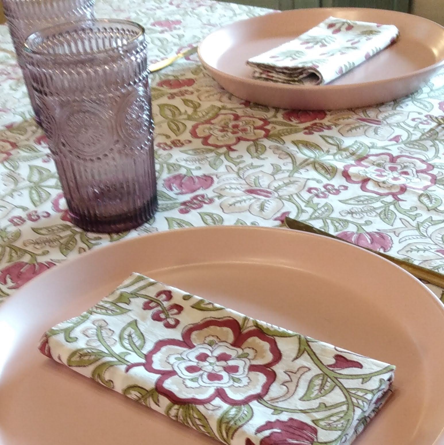 Napkin Set: Holiday Red & Green Floral