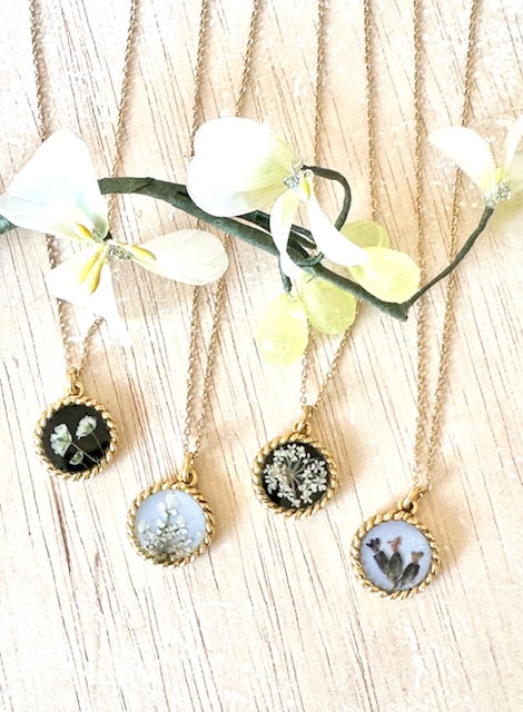Floral Rope Bezel Necklace