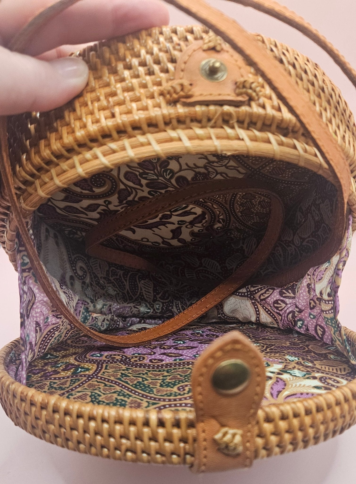 Round Rattan Crossbody Bags – 4 Styles Available Purses & Bags La Vie Bien Round Rattan Crossbody Bags – 4 Styles Available