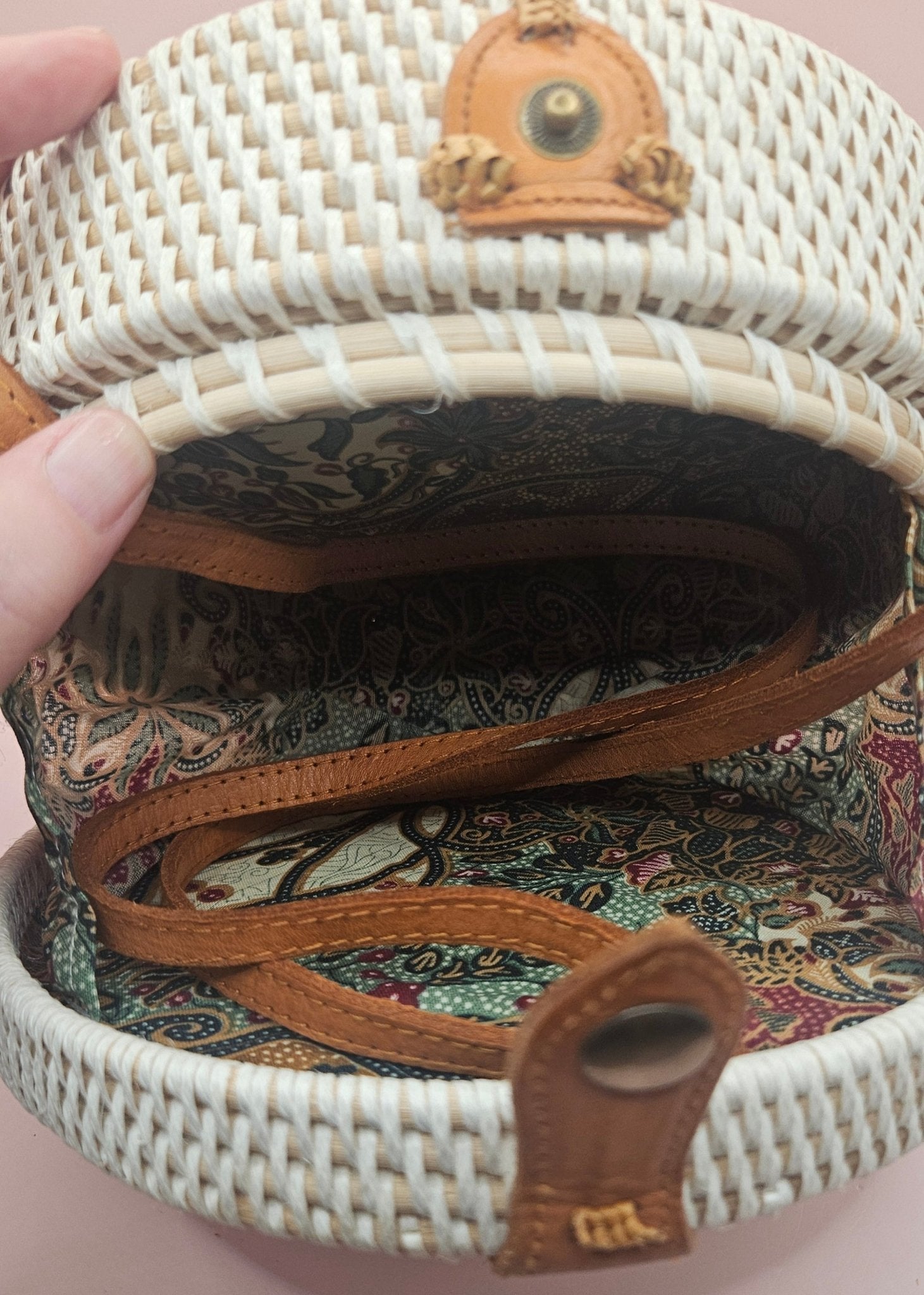 Round Rattan Crossbody Bags – 4 Styles Available Purses & Bags La Vie Bien Round Rattan Crossbody Bags – 4 Styles Available
