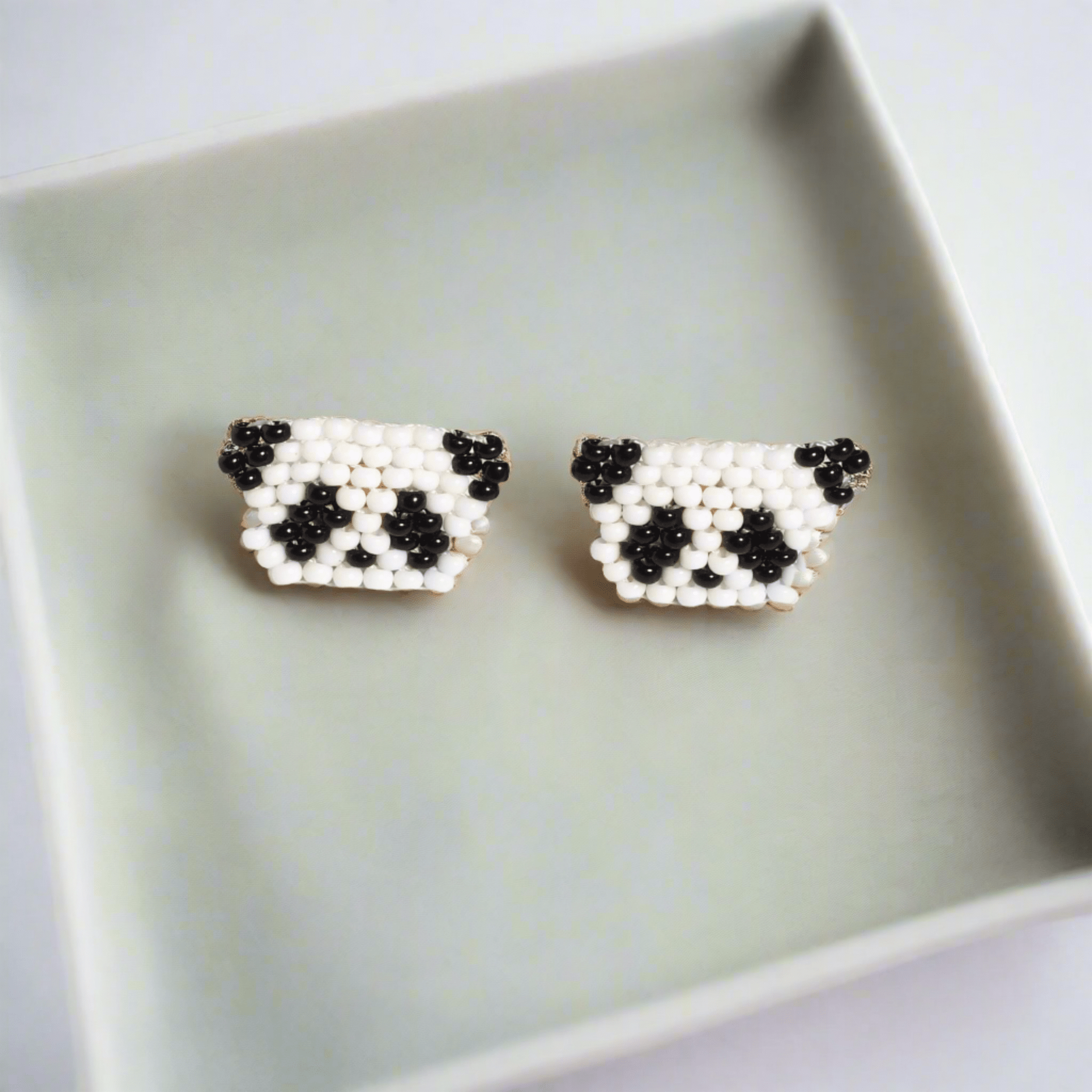 Safari Seed Bead Animal Stud Earrings - Mexico Jewelry La Vie Bien Safari Seed Bead Animal Stud Earrings - Mexico