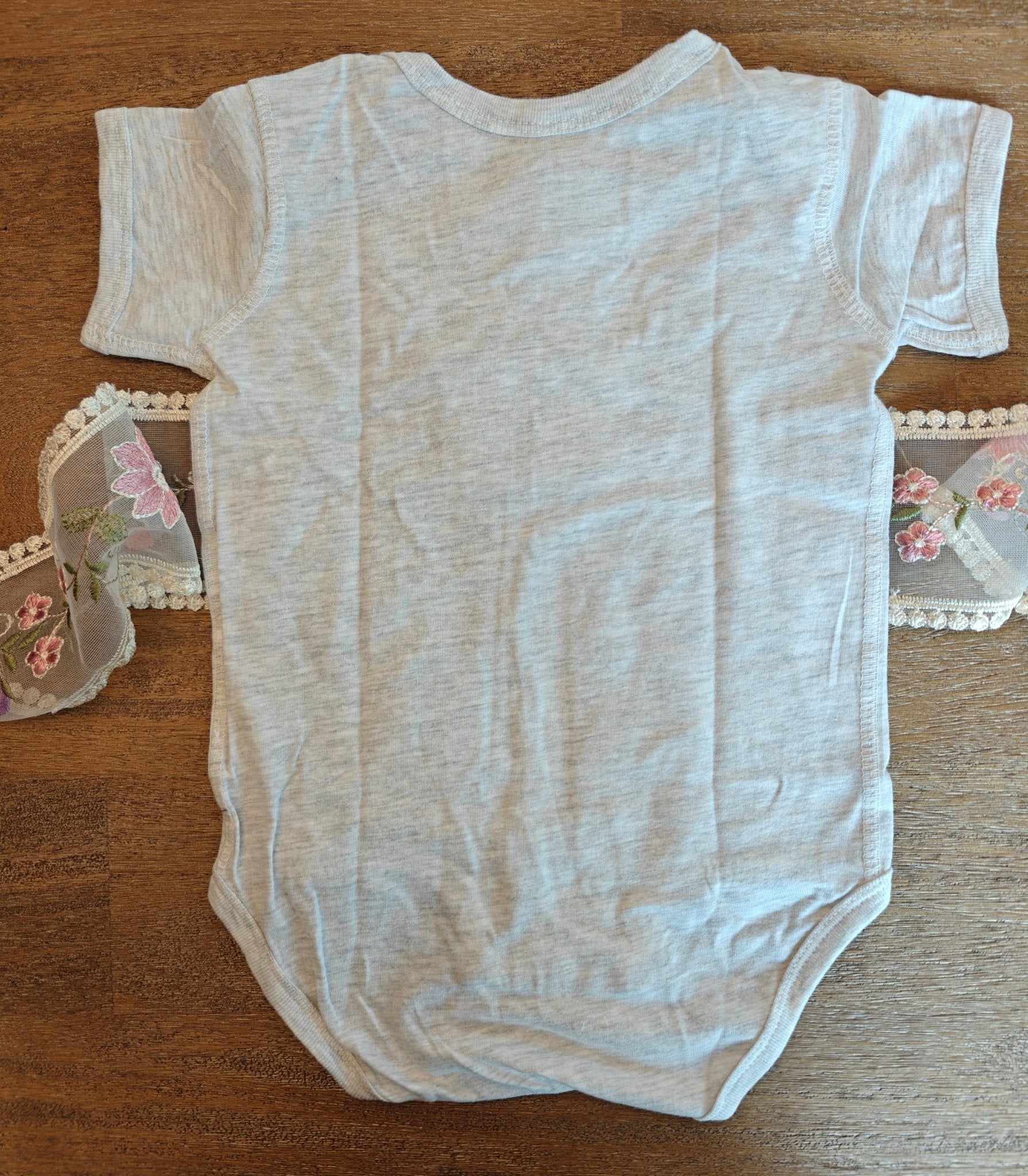 Schatz German "treasure" embroidered Baby jersey bodysuit, newborn gift for German speaking family Baby bodysuit La Vie Bien Schatz German "treasure" embroidered Baby jersey bodysuit, newborn gift for German speaking family
