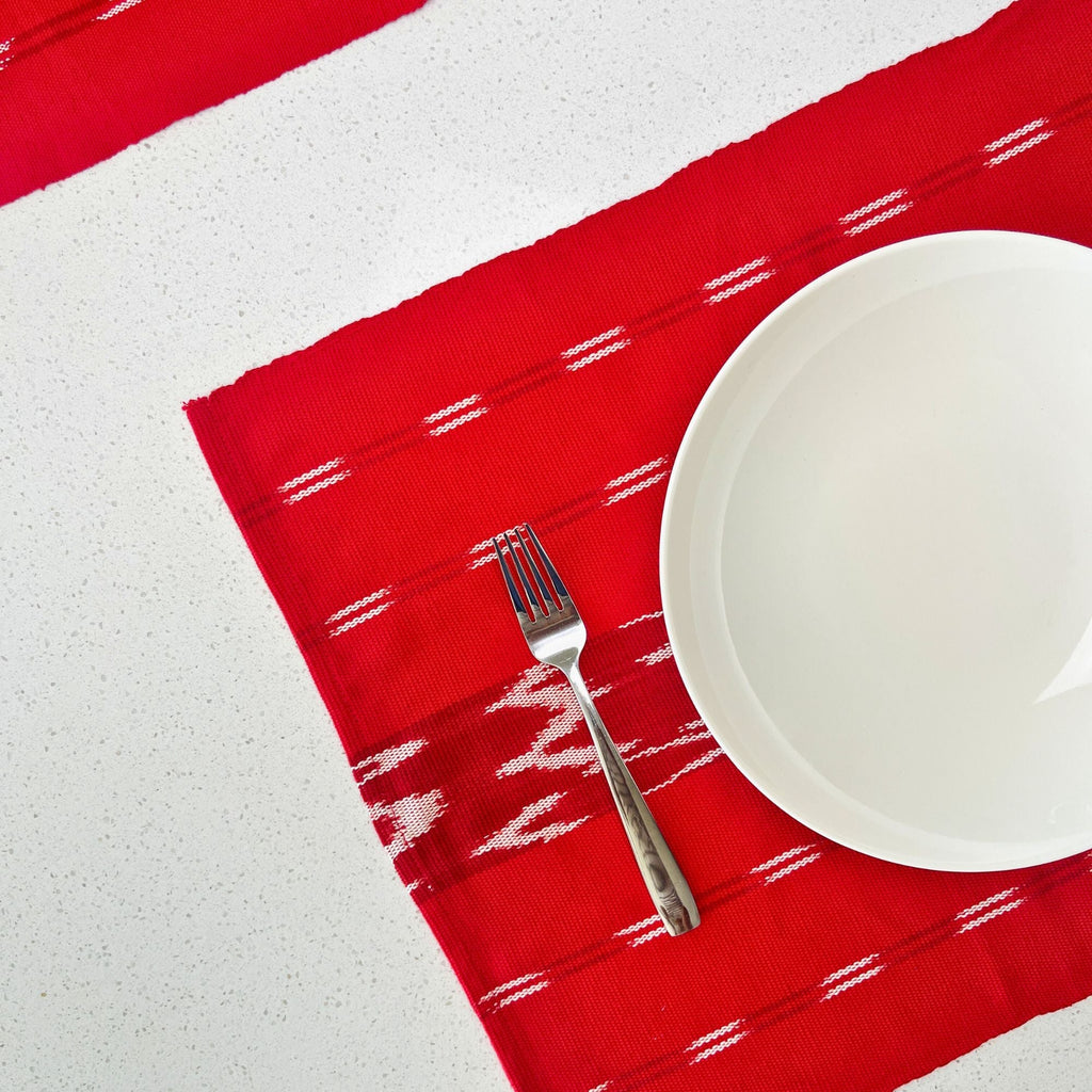 Serpentine Ikat Woven Placemat - Cherry Siggy La Vie Bien Serpentine Ikat Woven Placemat - Cherry