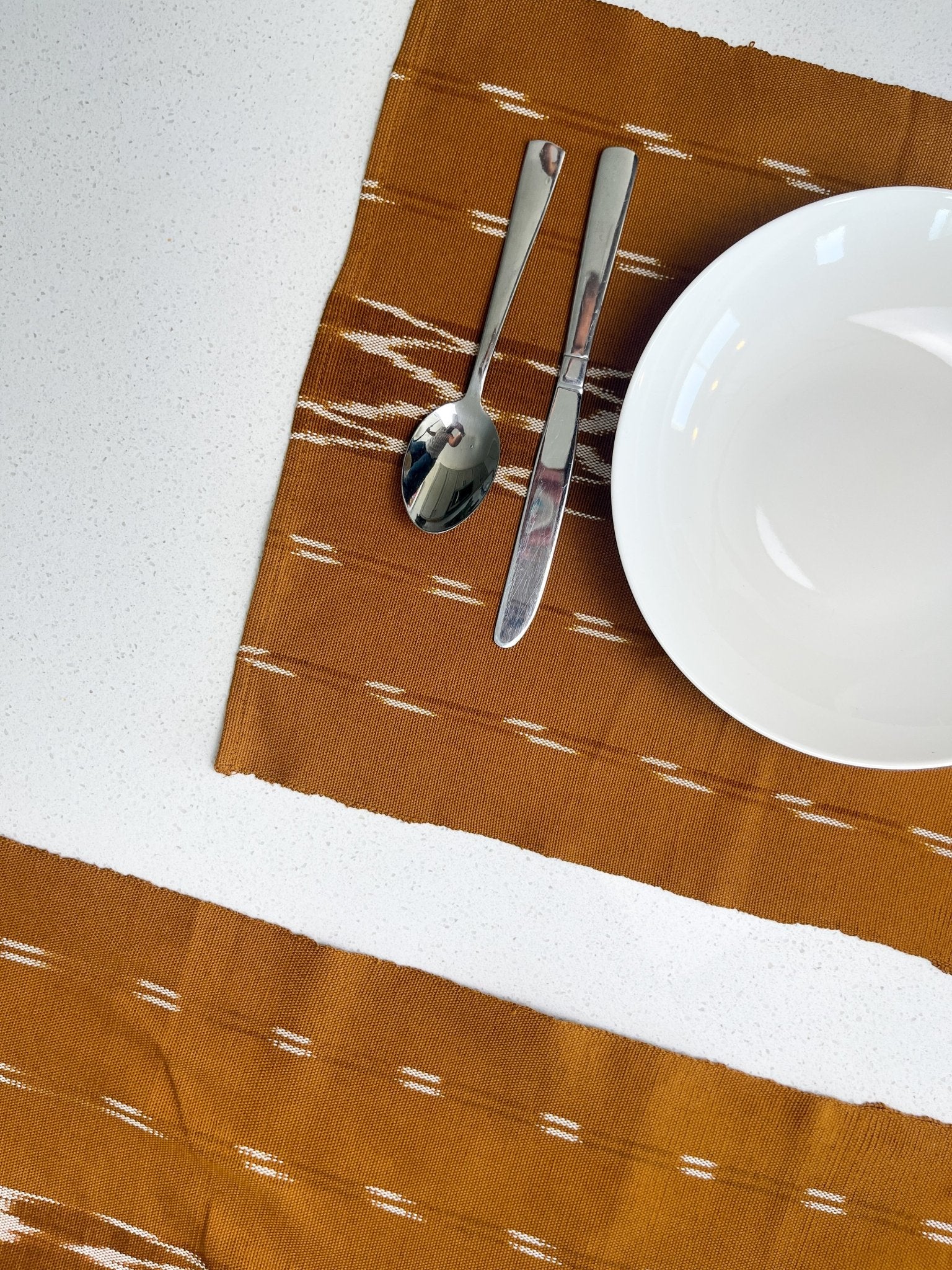 Serpentine Ikat Woven Placemat - Cinnamon Siggy La Vie Bien Serpentine Ikat Woven Placemat - Cinnamon