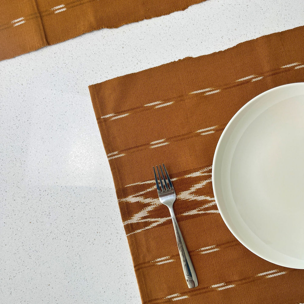 Serpentine Ikat Woven Placemat - Cinnamon Siggy La Vie Bien Serpentine Ikat Woven Placemat - Cinnamon