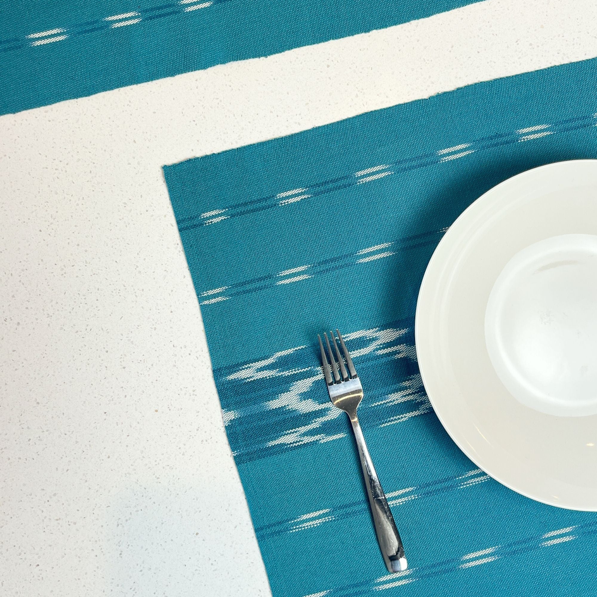 Serpentine Ikat Woven Placemat - Turquoise Siggy La Vie Bien Serpentine Ikat Woven Placemat - Turquoise