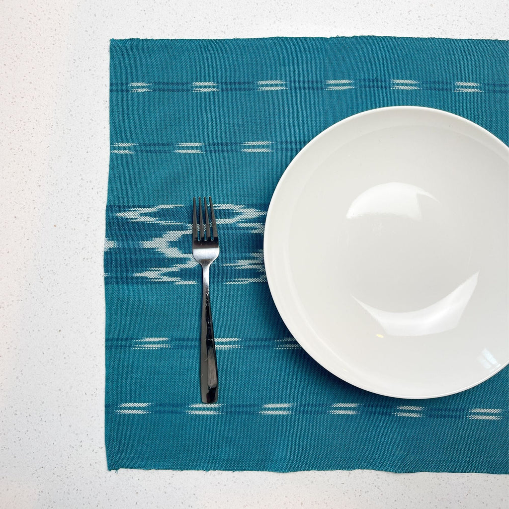 Serpentine Ikat Woven Placemat - Turquoise Siggy La Vie Bien Serpentine Ikat Woven Placemat - Turquoise