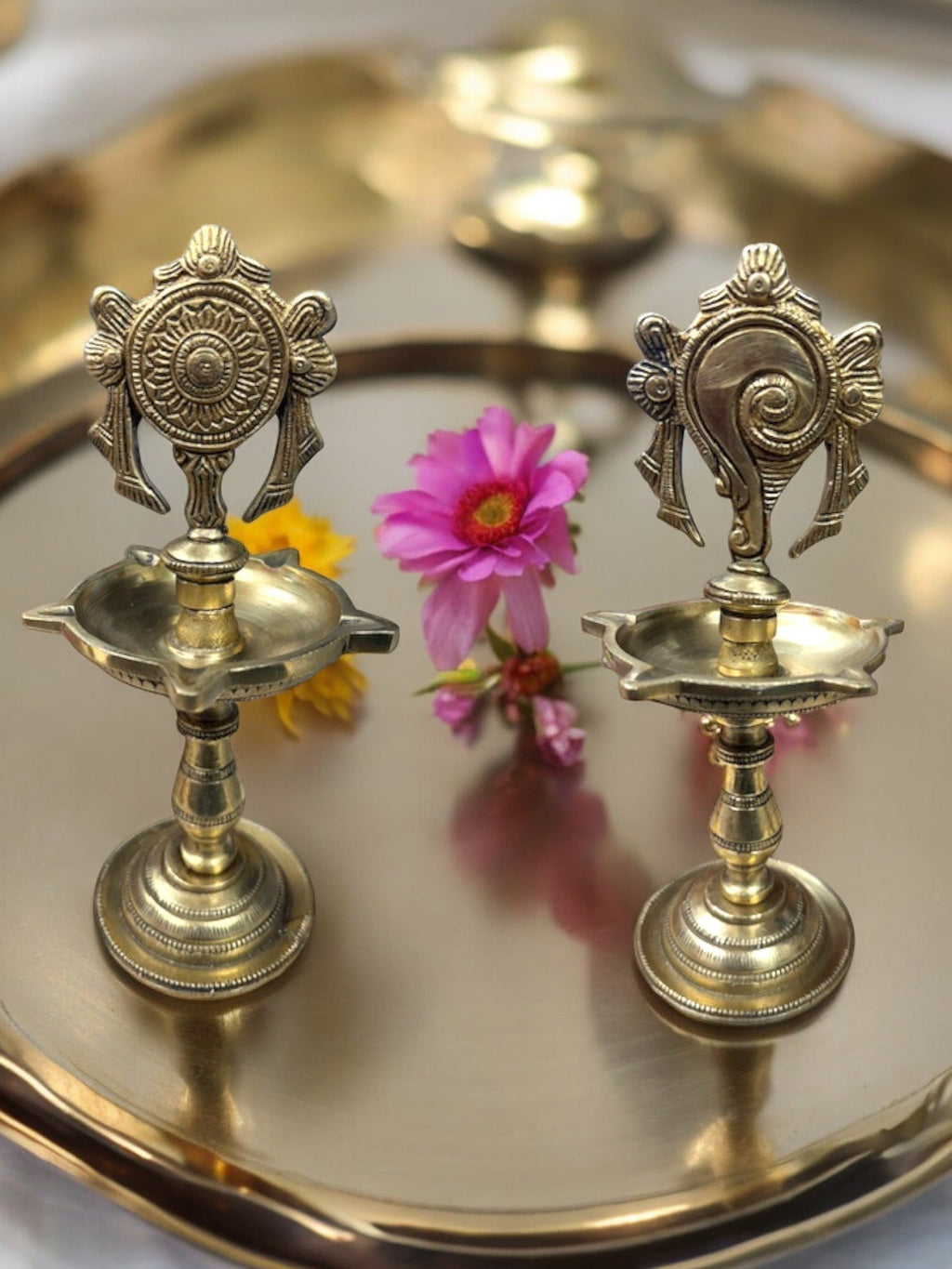 Shankh & Chakra Samai Diyas & Samai La Vie Bien Shankh & Chakra Samai