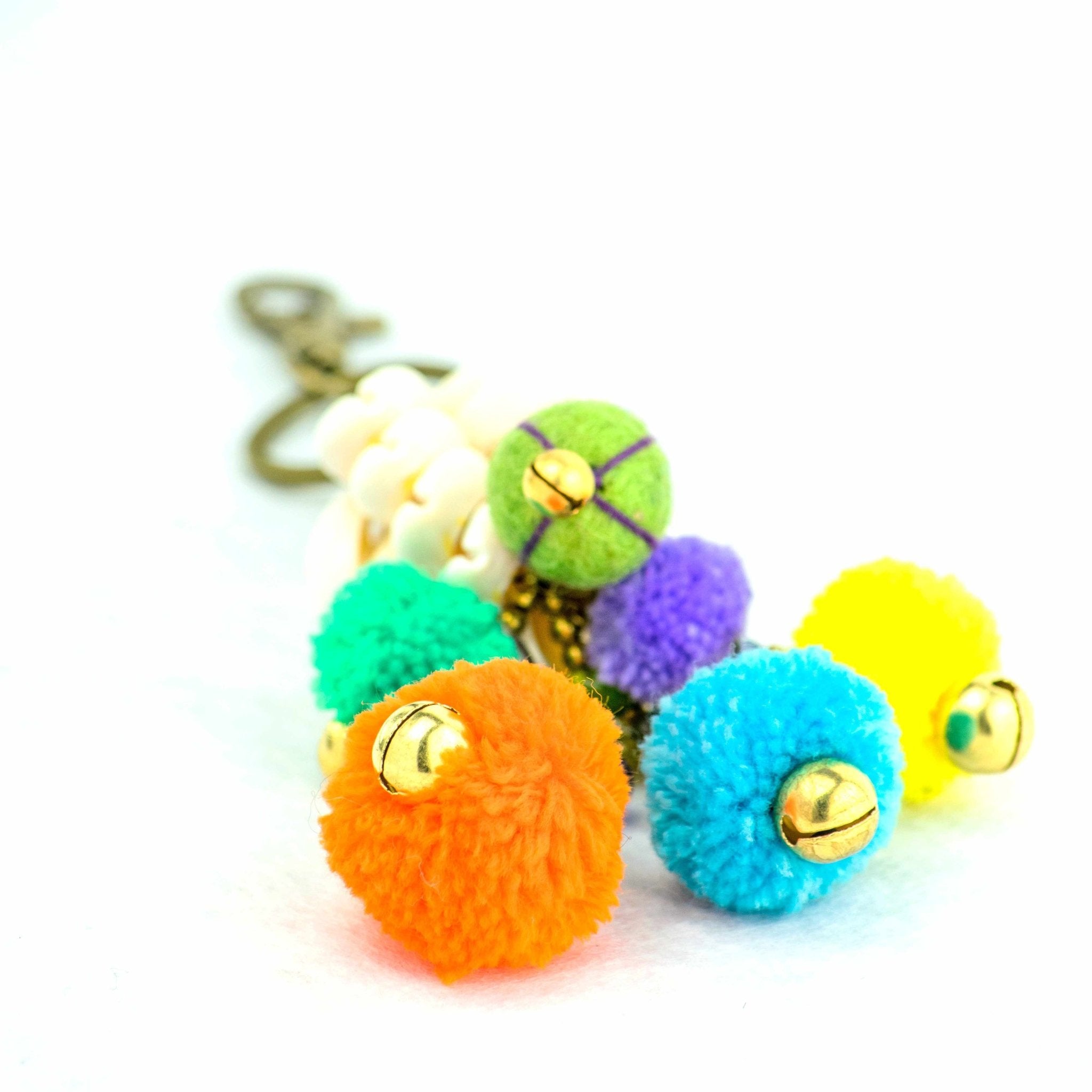 Shell Pompom Lobster Clasp Key Chain / Zipper Pull - Thailand Zipper Pulls La Vie Bien Shell Pompom Lobster Clasp Key Chain / Zipper Pull - Thailand