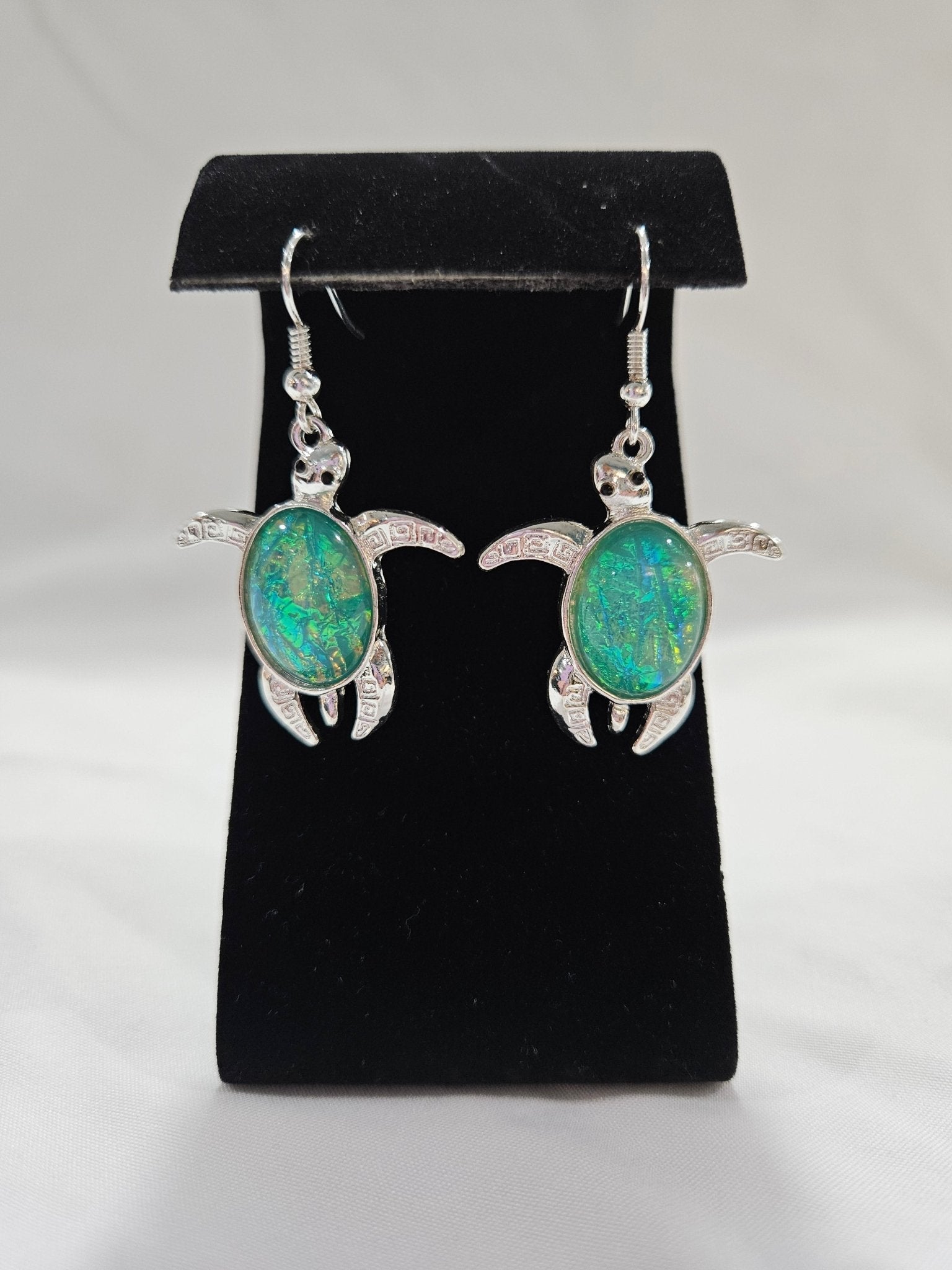 Silver With Green Stone Turtle Earrings Jewelry La Vie Bien Silver With Green Stone Turtle Earrings