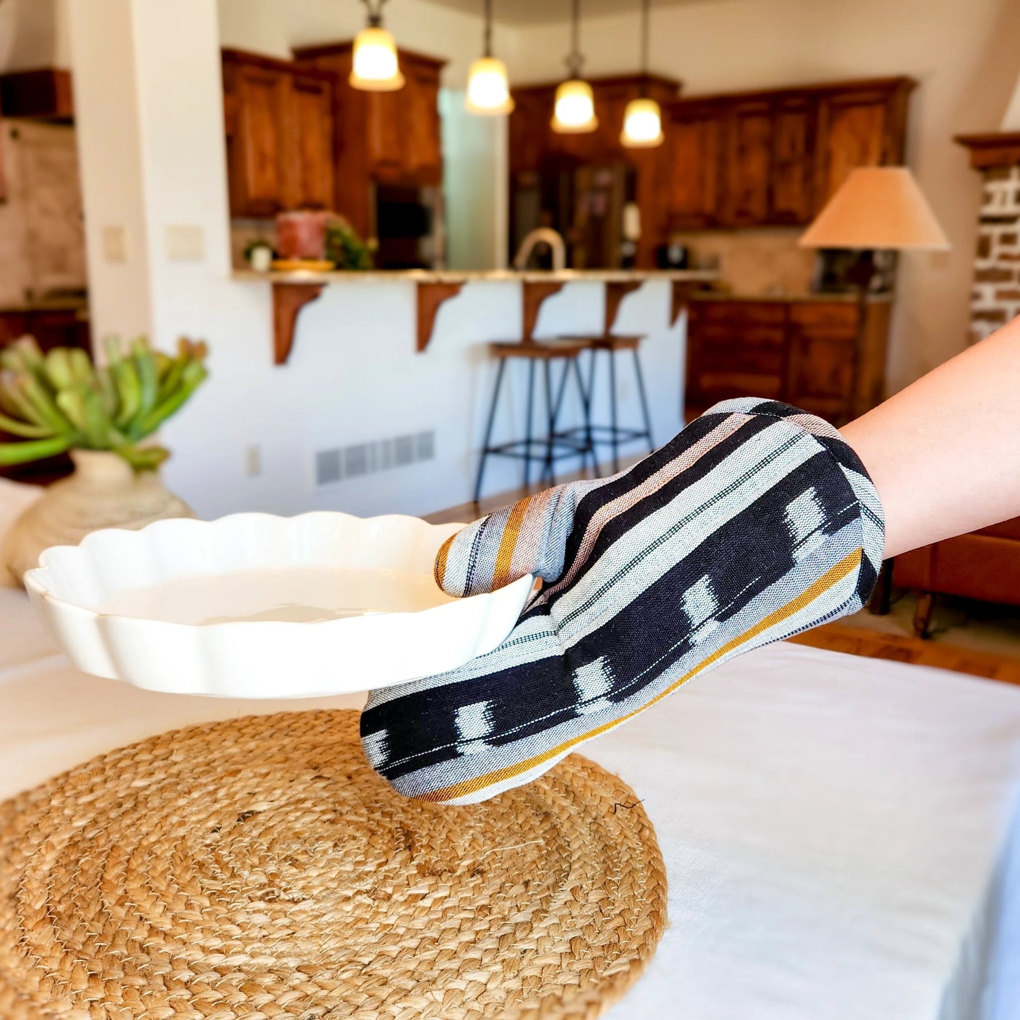 Oven Mitt by Upavim Crafts