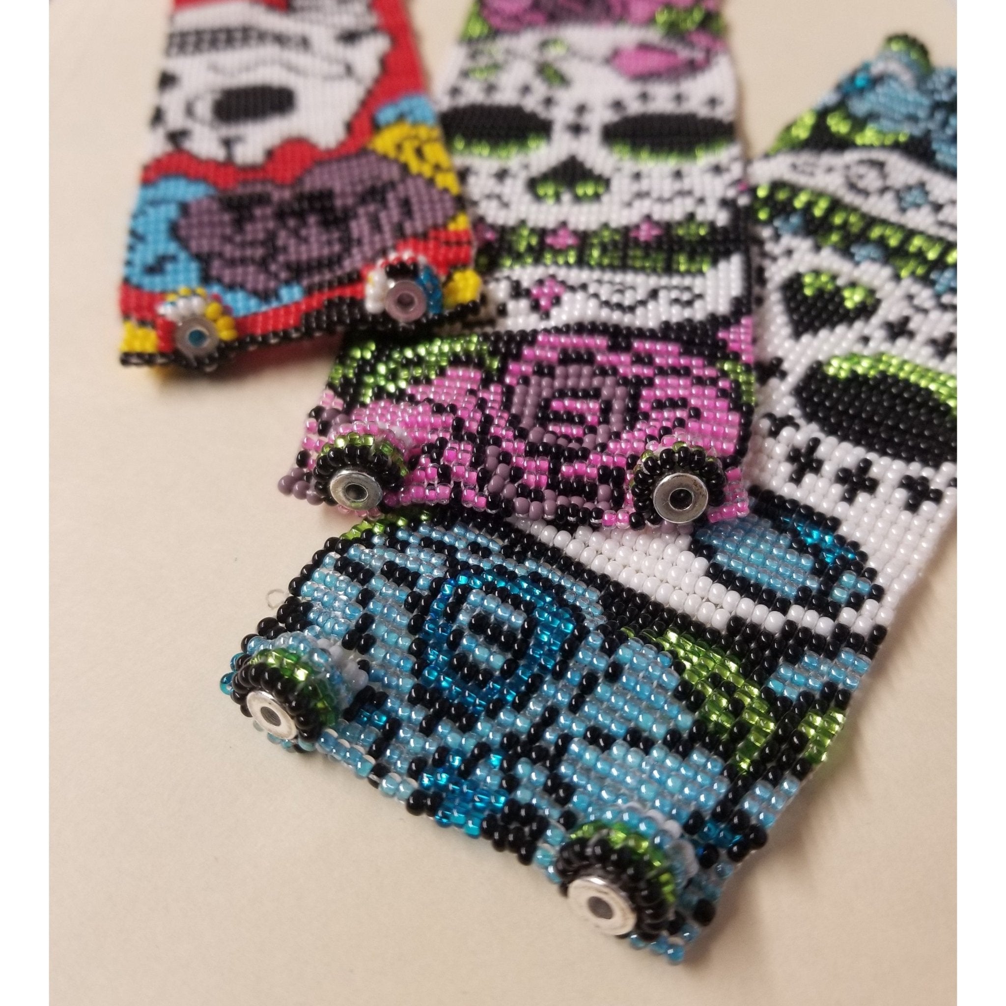 Sugar Skull | Catrina Seed Bead Magnetic Closure Bracelet - Guatemala La Vie Bien Sugar Skull | Catrina Seed Bead Magnetic Closure Bracelet - Guatemala