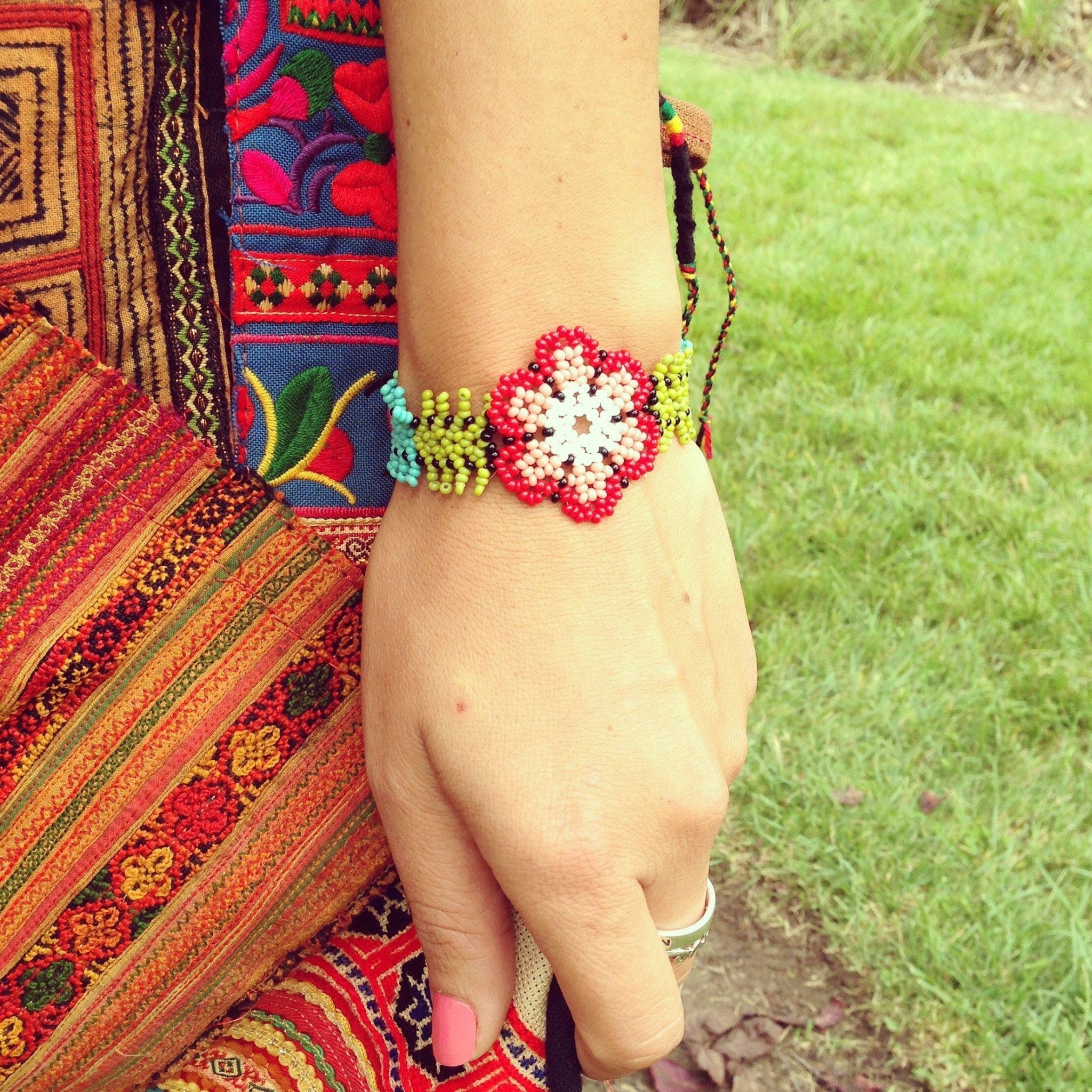 Sundance Floral Seed Bead Bracelet - Guatemala Bracelets La Vie Bien Sundance Floral Seed Bead Bracelet - Guatemala