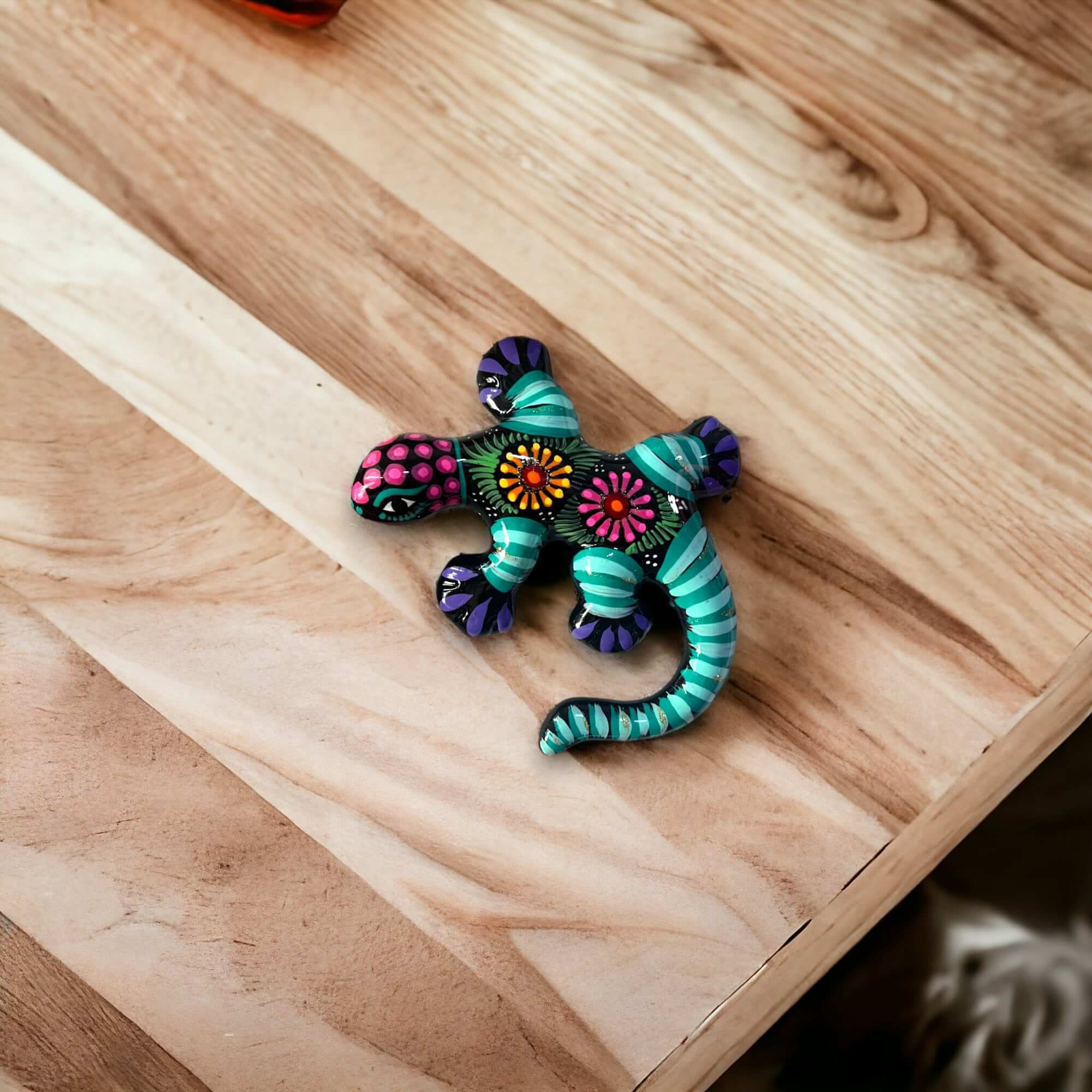 Talavera Lizard Figurine | Mexican Handcrafted Wall Decor Guerrero Figurine La Vie Bien Talavera Lizard Figurine | Mexican Handcrafted Wall Decor
