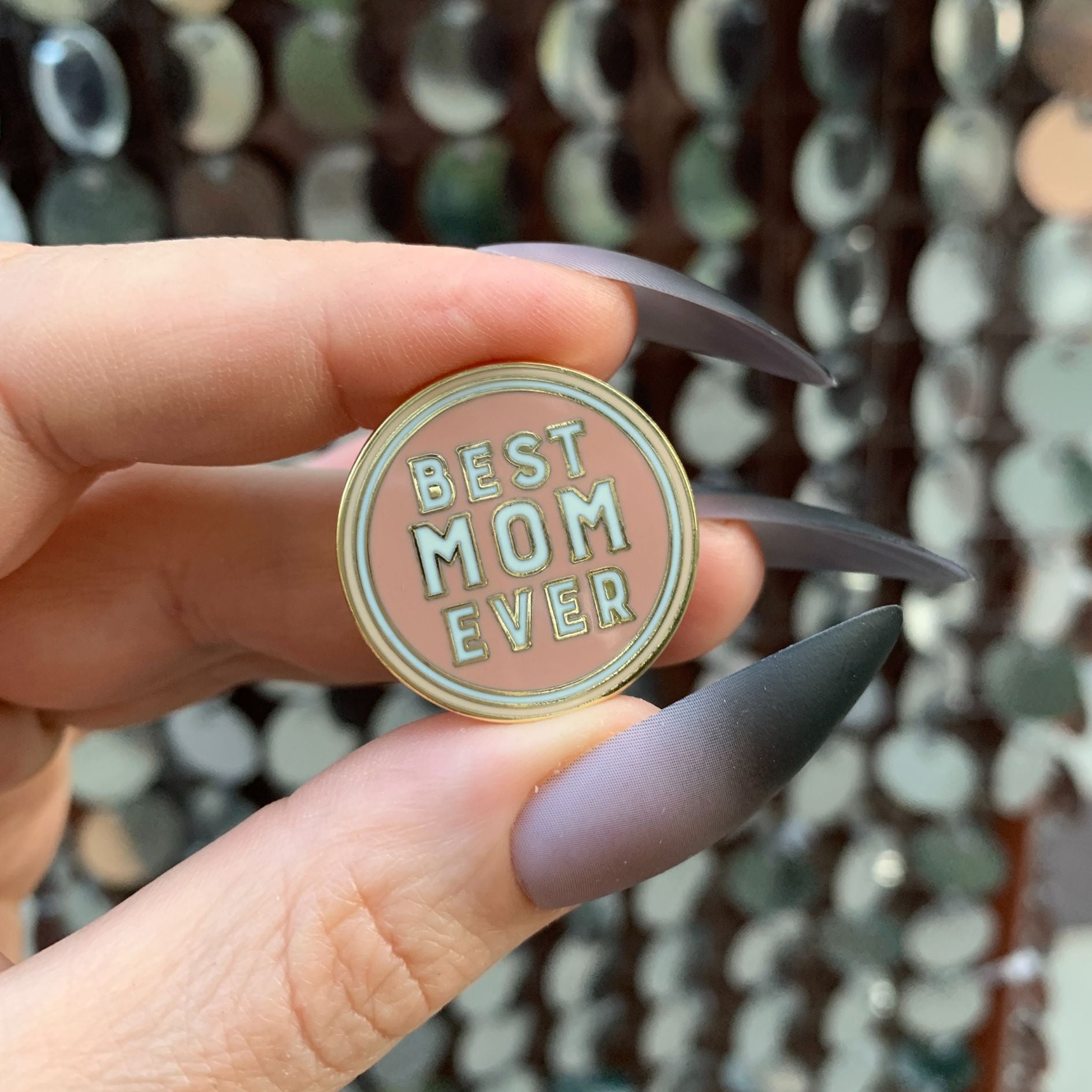 The Best Mom Ever Round Pink Enamel Pin on Gift Card Pins La Vie Bien The Best Mom Ever Round Pink Enamel Pin on Gift Card