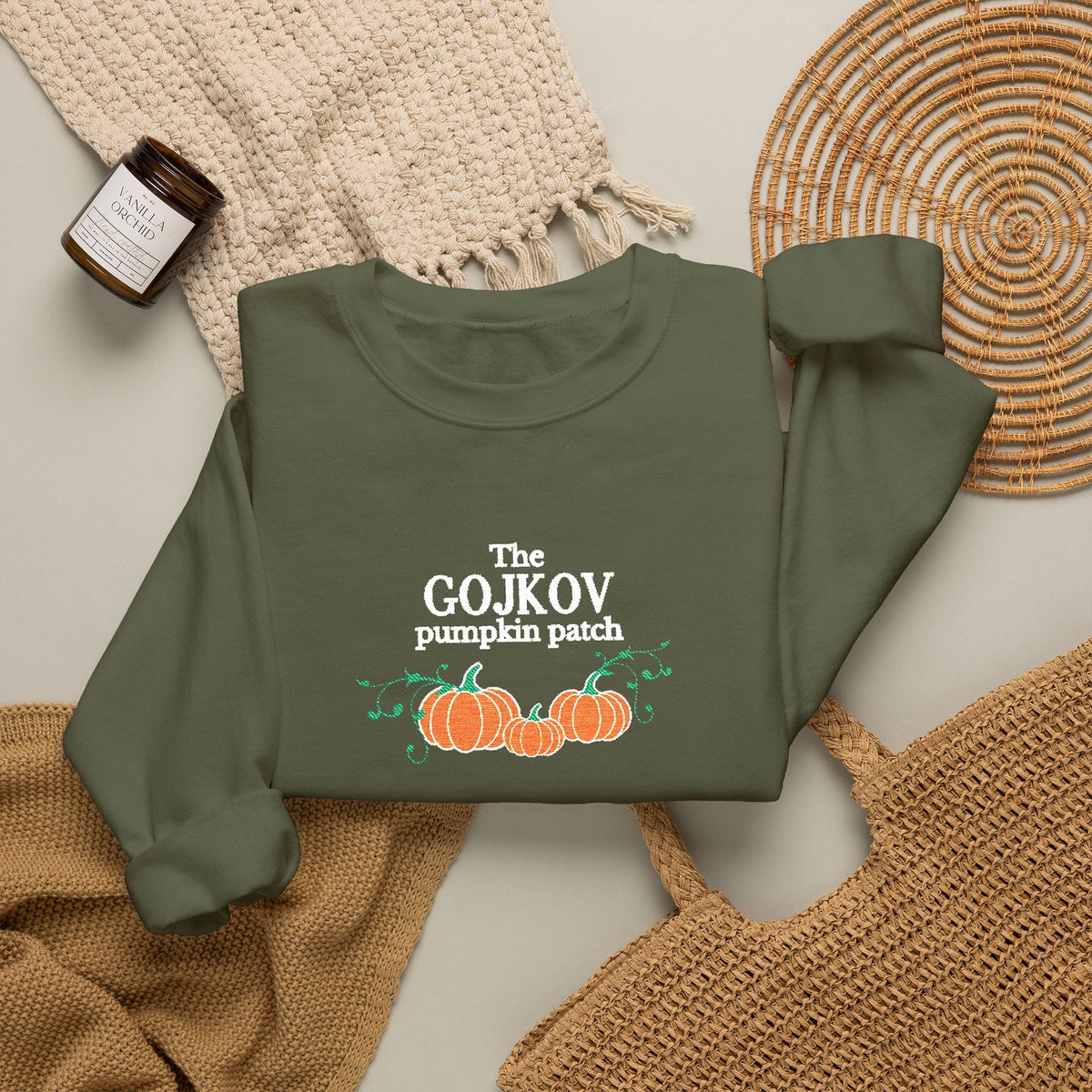 The family pumpkin patch embroidered customizable Sweatshirt with family name, pregnancy announcement sweater for Autumn Sweatshirt La Vie Bien The family pumpkin patch embroidered customizable Sweatshirt with family name, pregnancy announcement sweater for Autumn